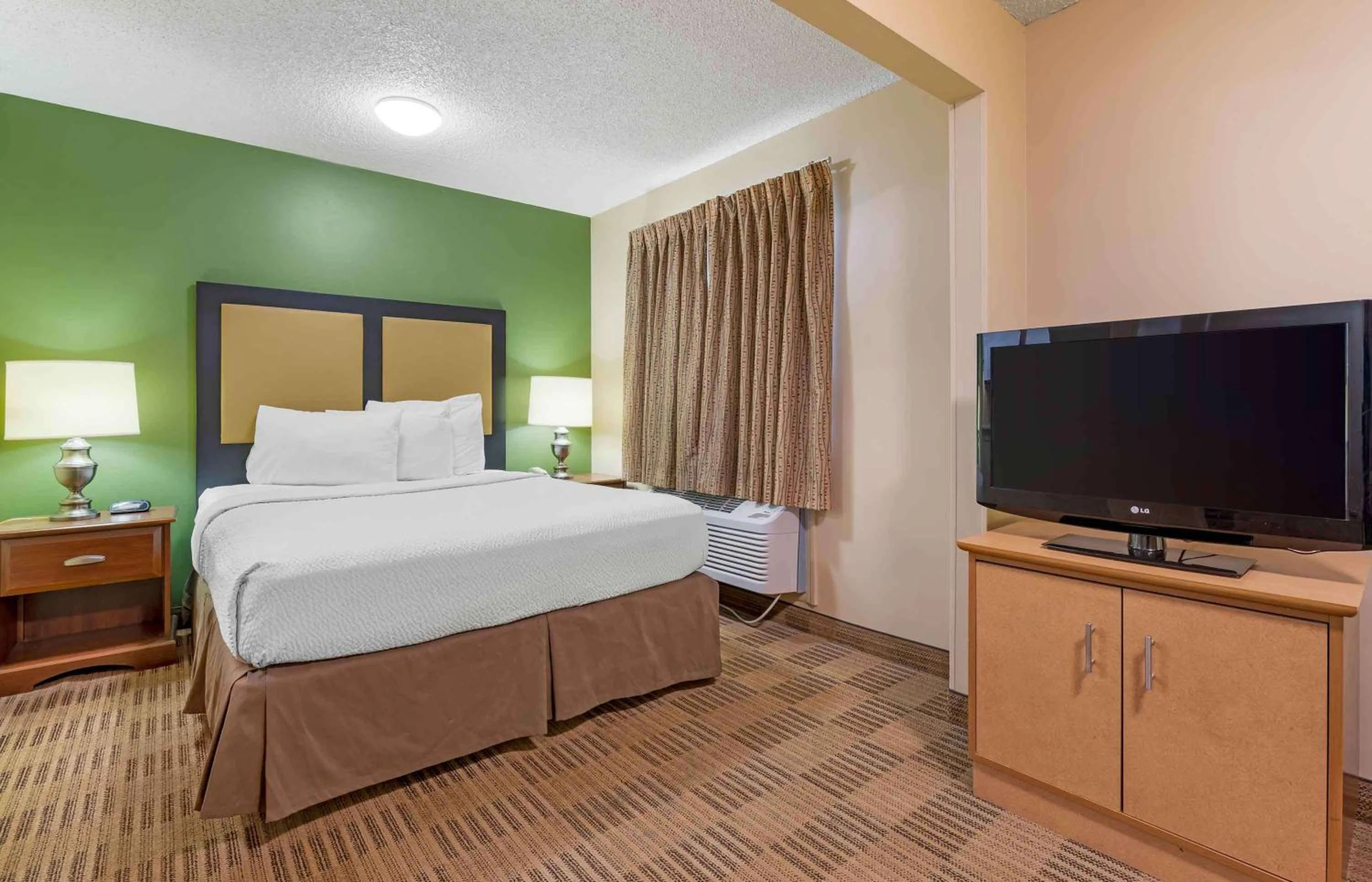 Deluxe Studio with 1 Queen Bed - Non-Smoking in Extended Stay America Suites - Cincinnati - Blue Ash - Reagan Hwy