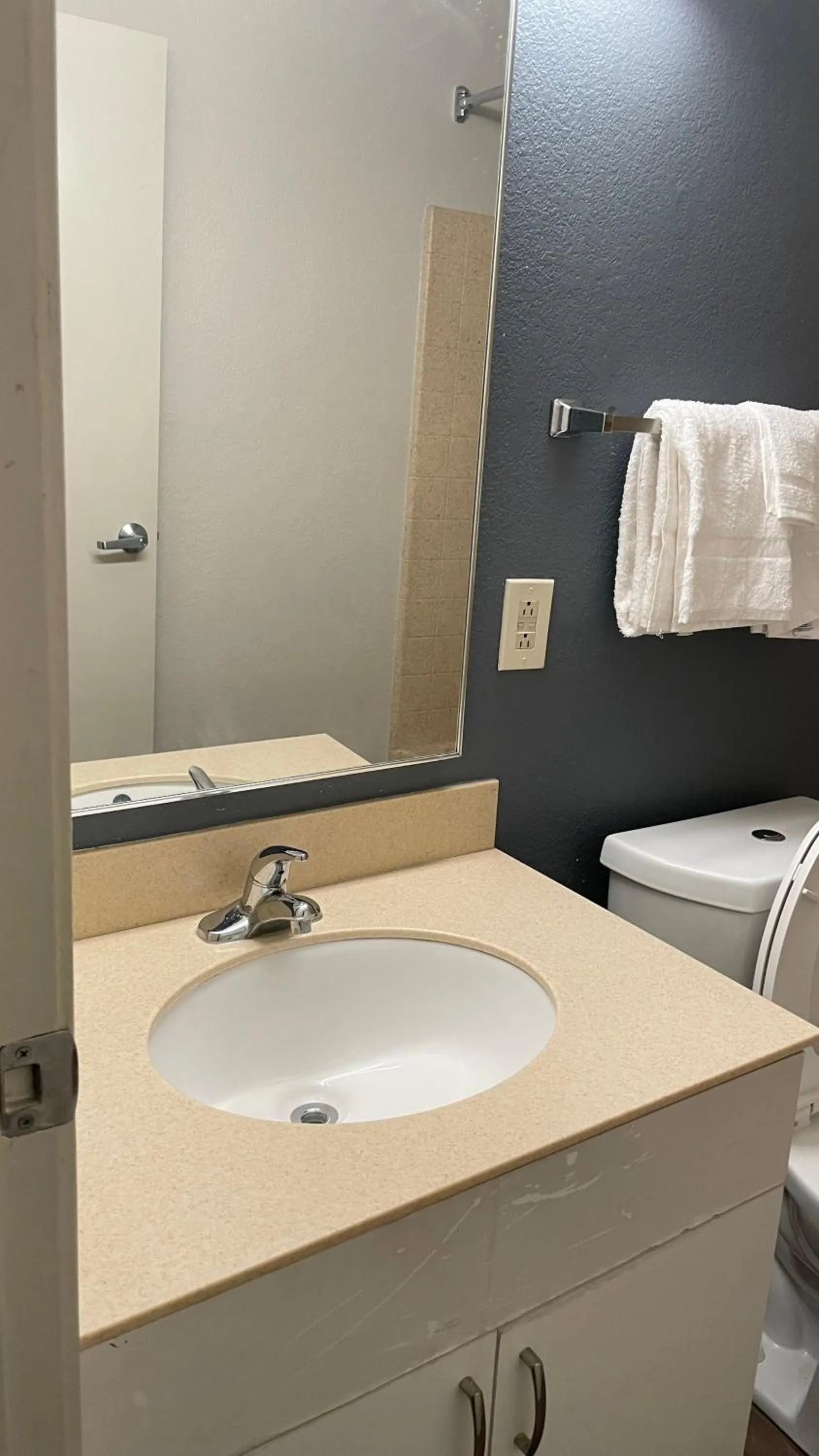 Deluxe Studio with 1 Queen Bed - Non-Smoking in Sonesta Simply Suites Memphis