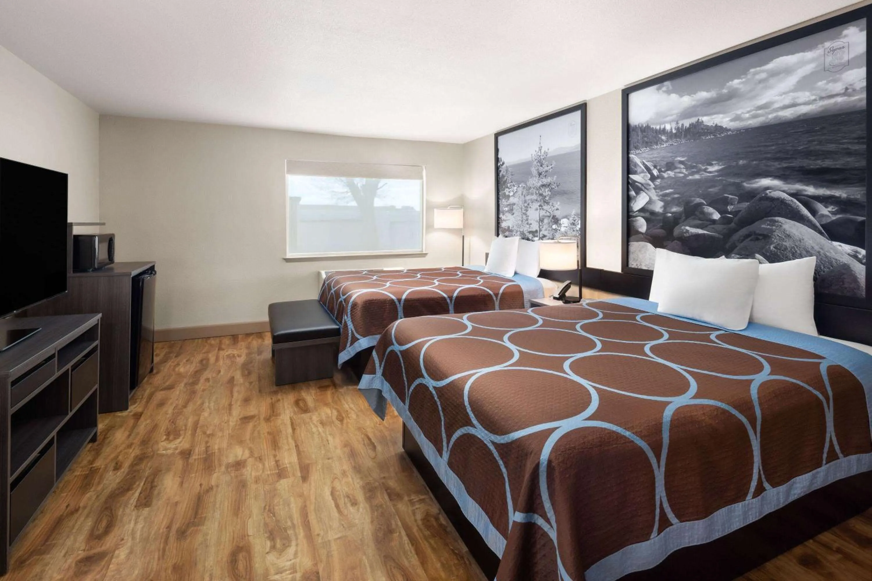 Deluxe Queen Room - Disability Access- Non-Smoking in Super 8 by Wyndham Fallon