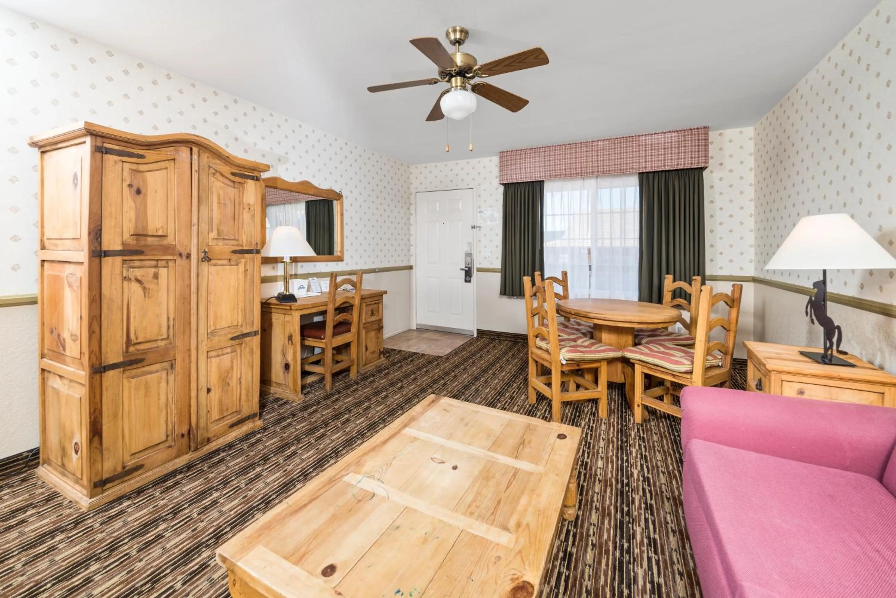 One-Bedroom King Suite - Non-Smoking in Days Inn by Wyndham Lebec