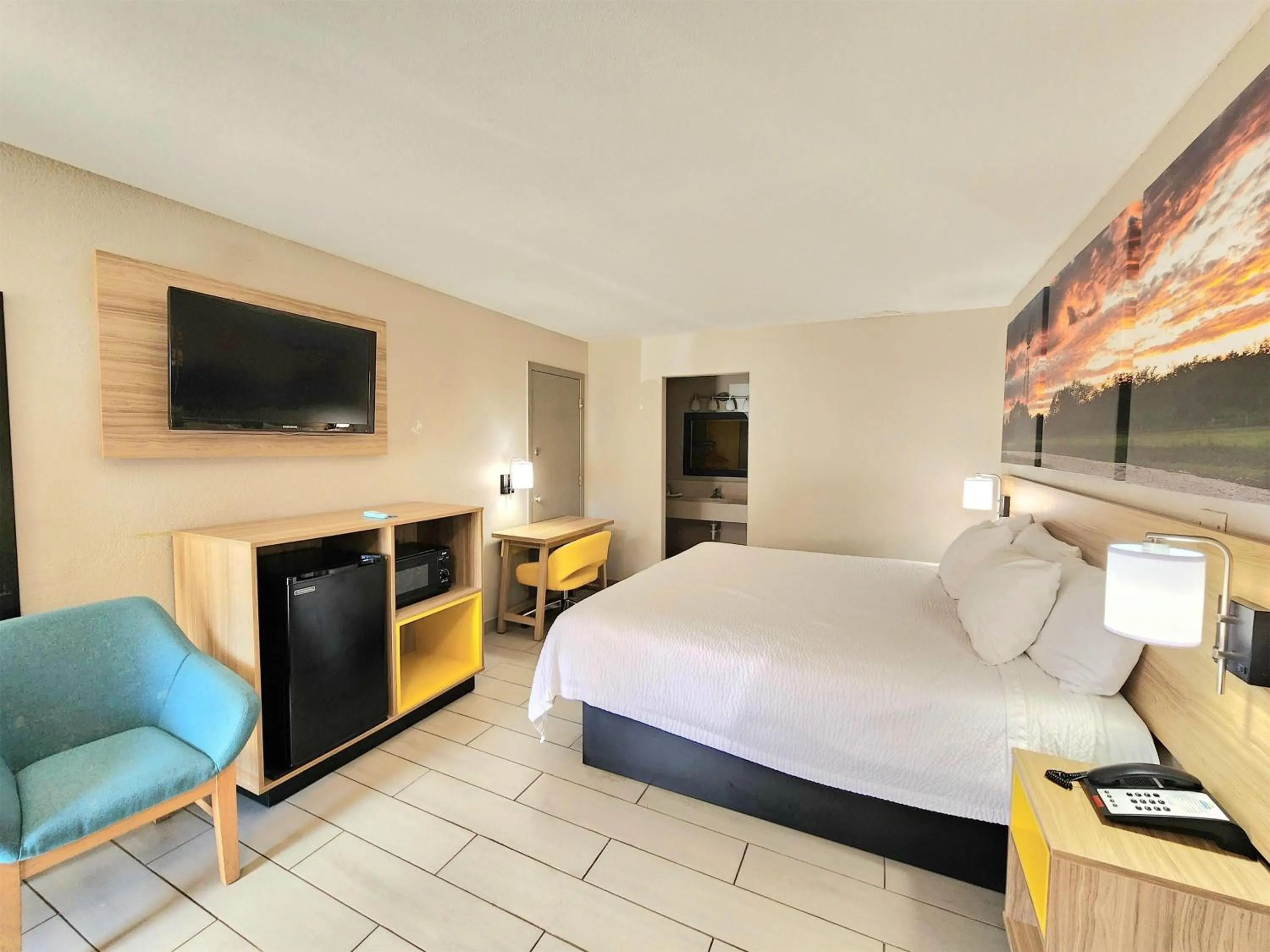 Queen Room with Roll-In Shower - Mobility/Hearing Accessible - Non-Smoking in Days Inn by Wyndham McAllen