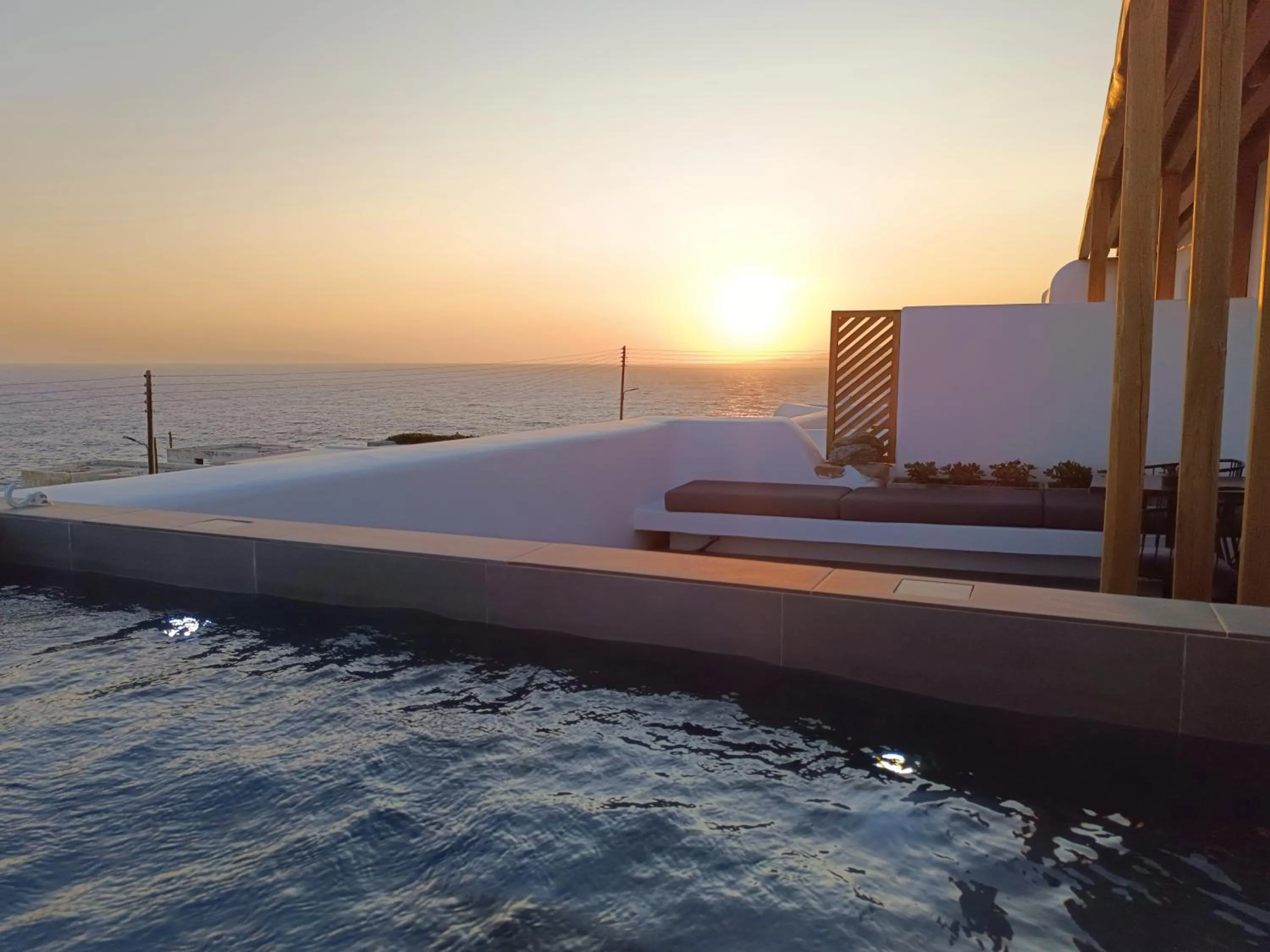 Premium Suite with Sea View and Hot Tub in Mykonos Soul Luxury Suites