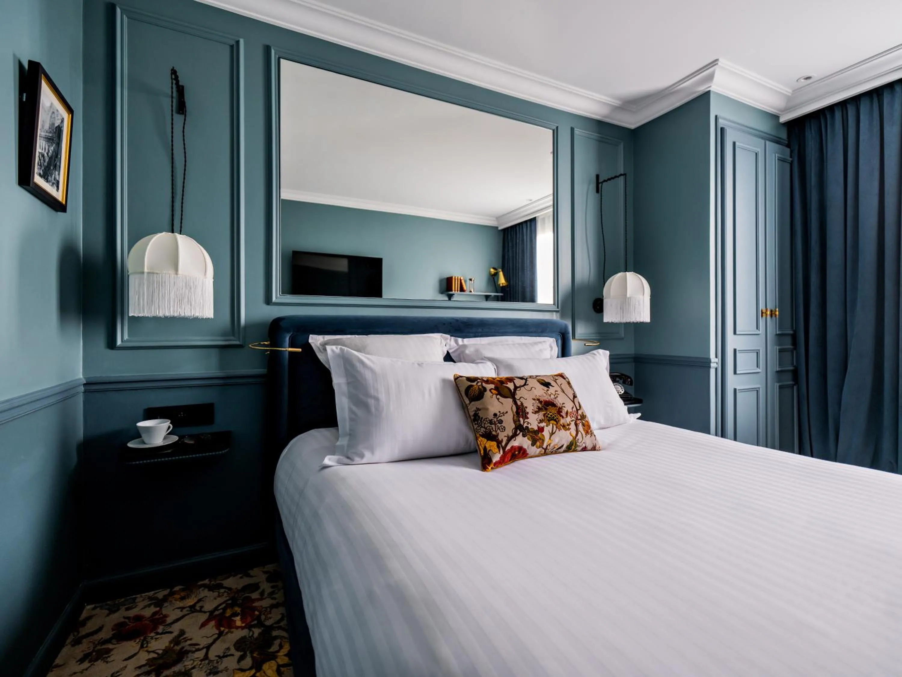 Renovated - Superior Room with Balcony in Hotel Duquesne Eiffel