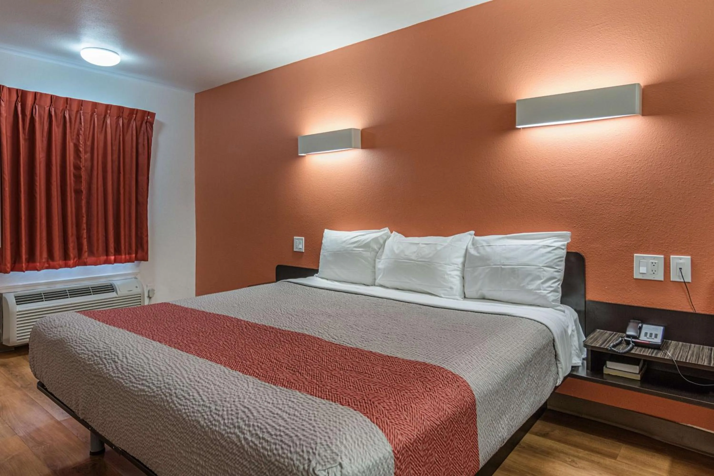 King Room - Disability Access - Smoking in Motel 6-Texarkana, AR