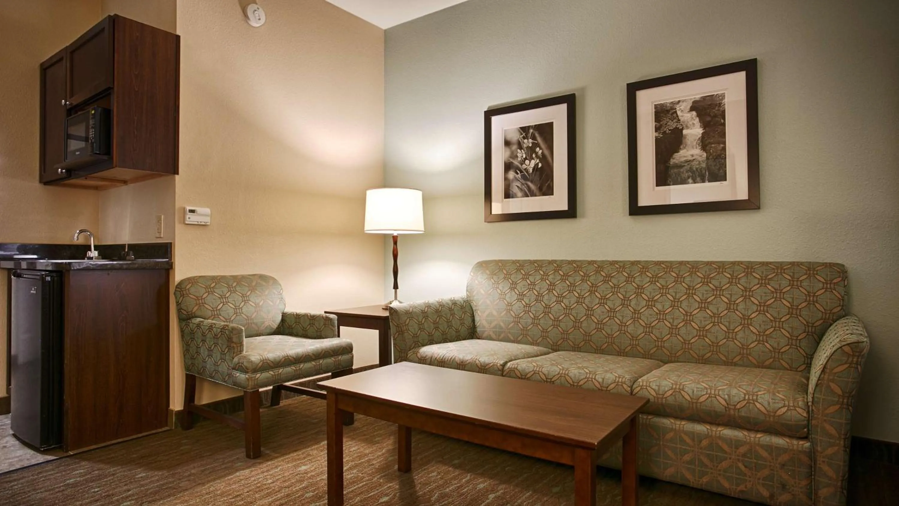Queen Suite - Disability Access/Non-Smoking in Best Western Plus Texarkana Inn and Suites