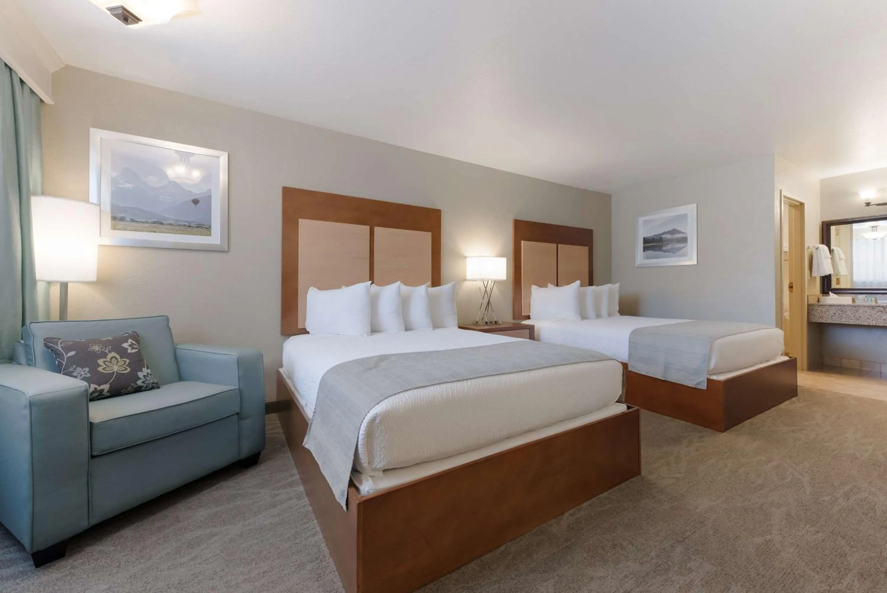 Queen Room with Two Queen Beds - Non-Smoking in Best Western Foothills Inn