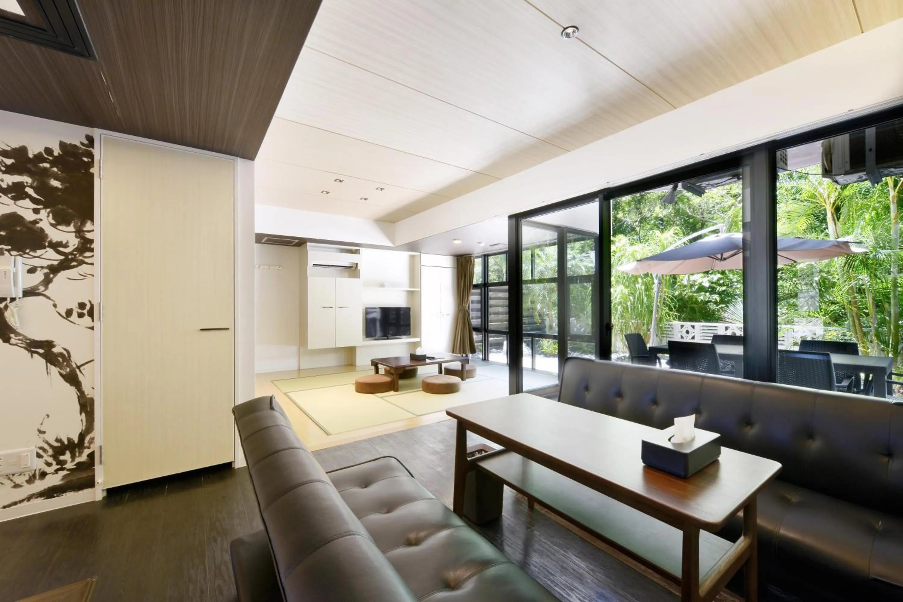 Family Room with Balcony in Karry CONDO CHURAUMI