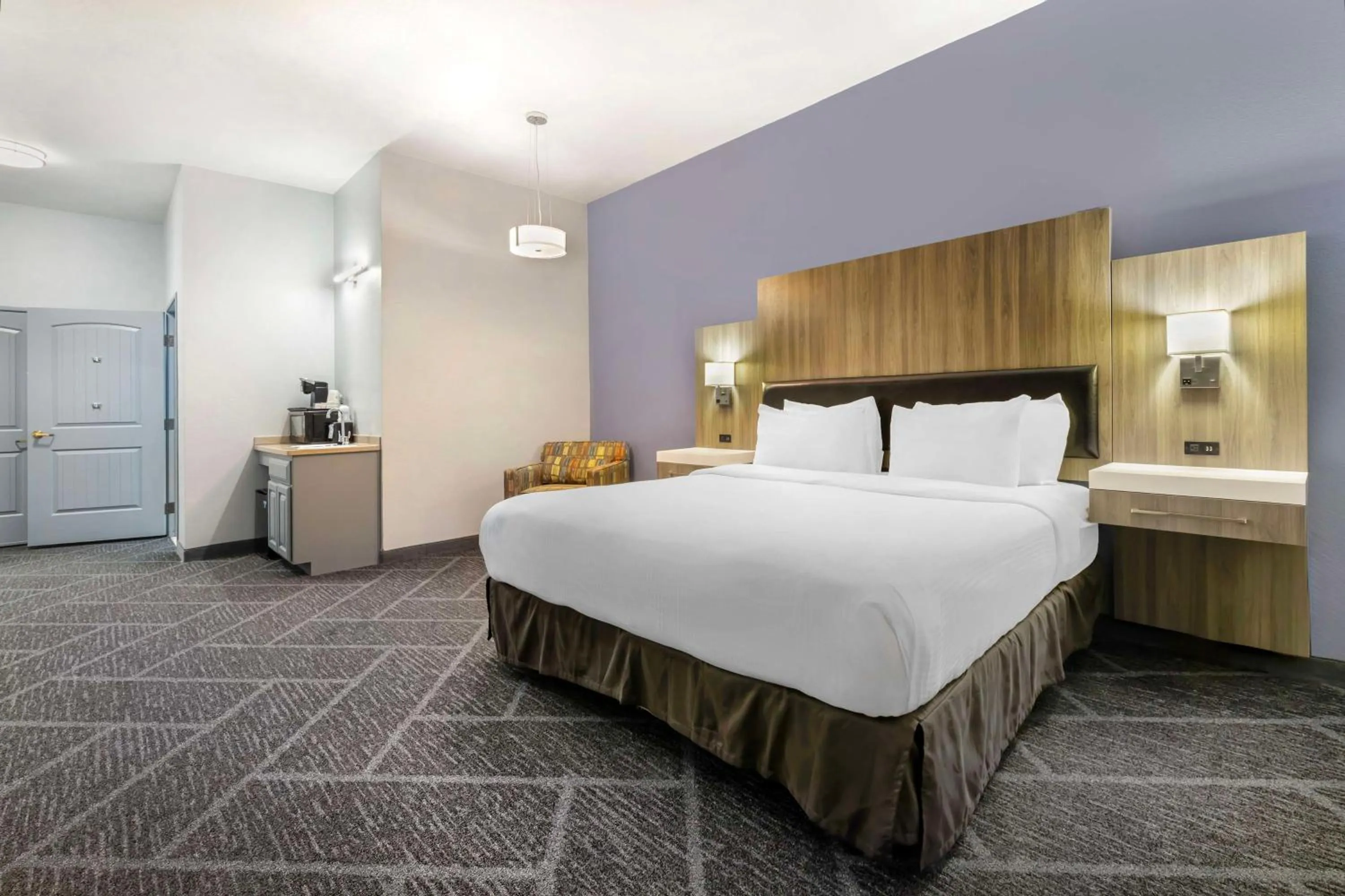 King Suite with Whirlpool in Best Western Plus Appleton Airport Mall Hotel