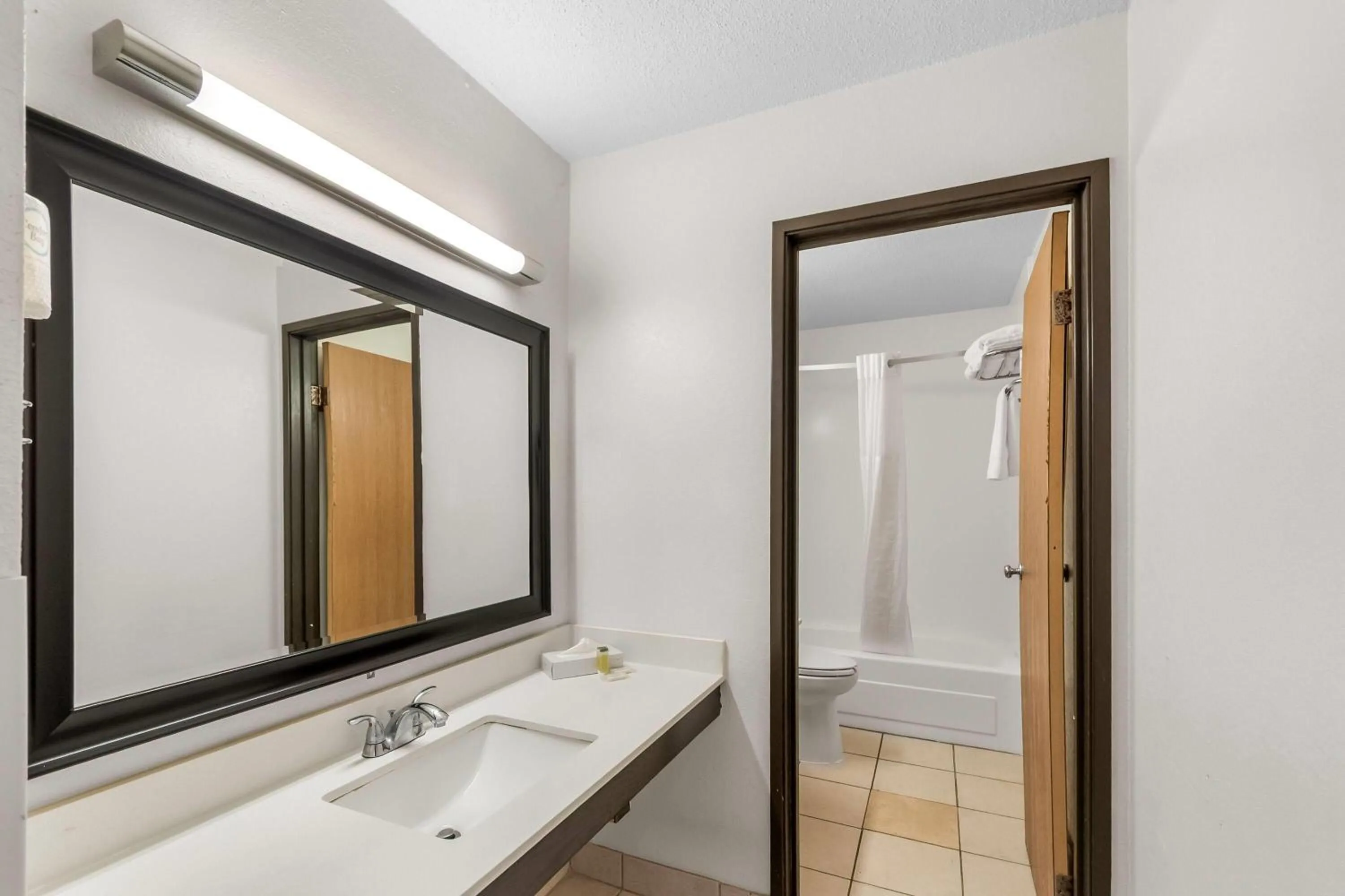 Studio Suite with Two Queen Beds - Non-Smoking in Super 8 by Wyndham Dumfries/Quantico