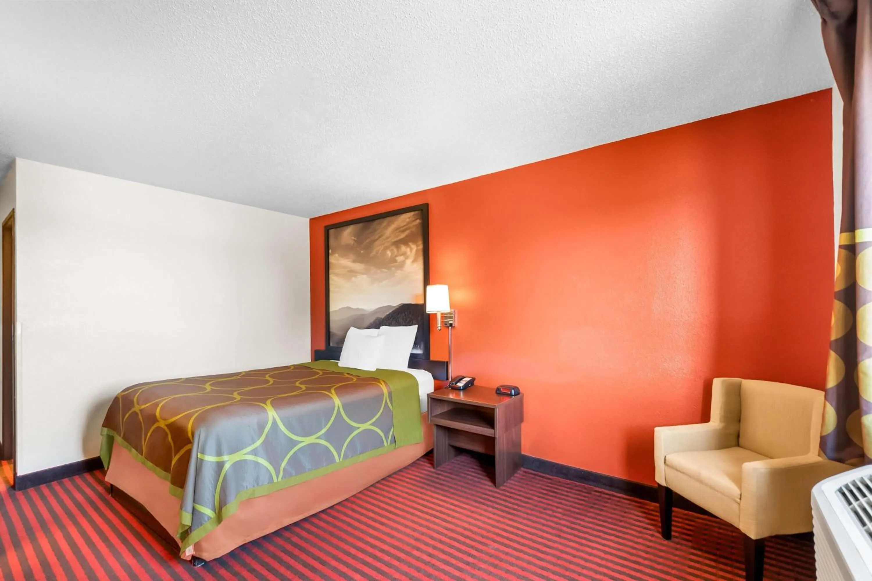 Queen Room - Mobility Access/Non-Smoking in Super 8 by Wyndham Dumfries/Quantico