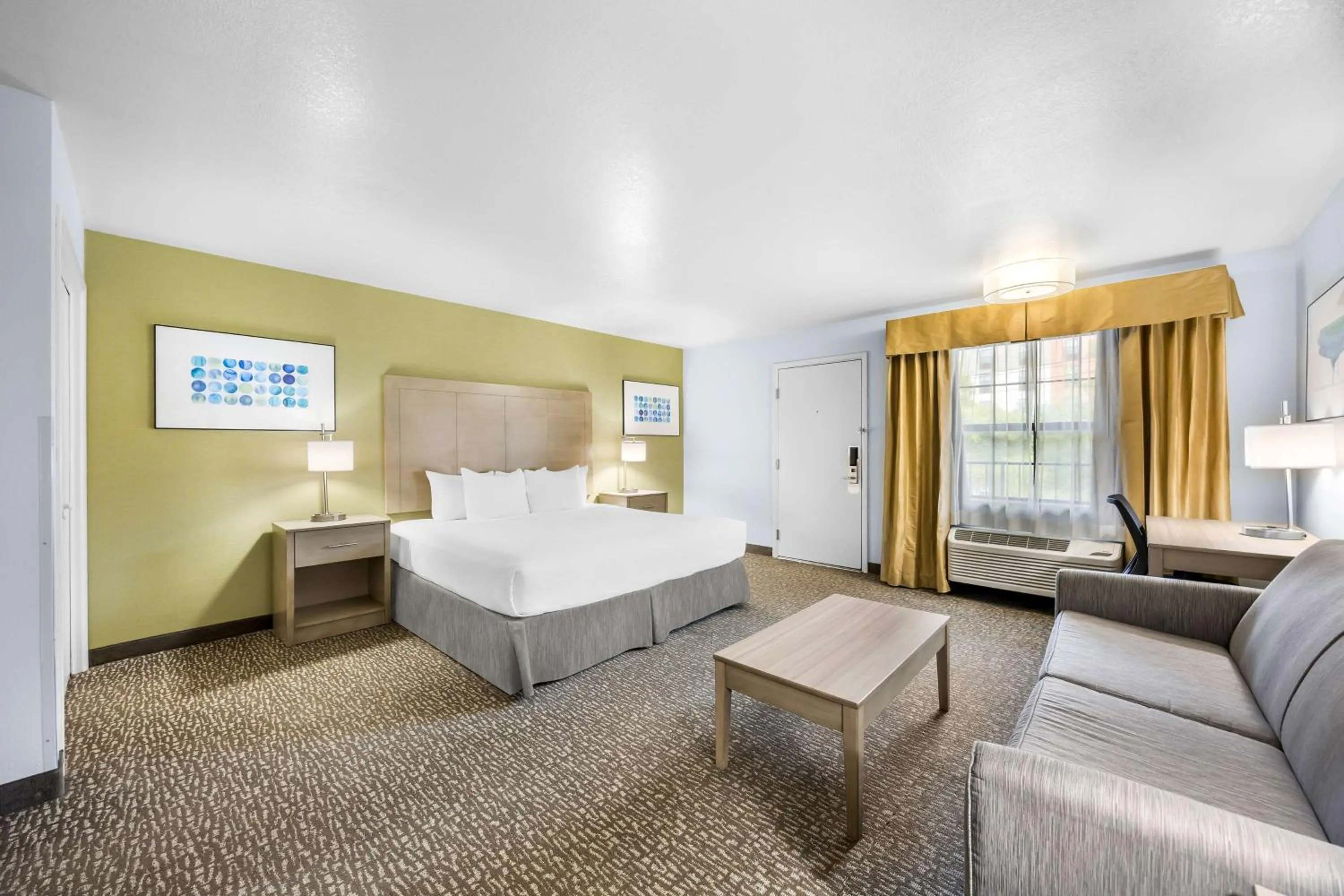 King Suite with Sofa Bed and Wet Bar - Non-Smoking in Best Western Grants Pass Inn