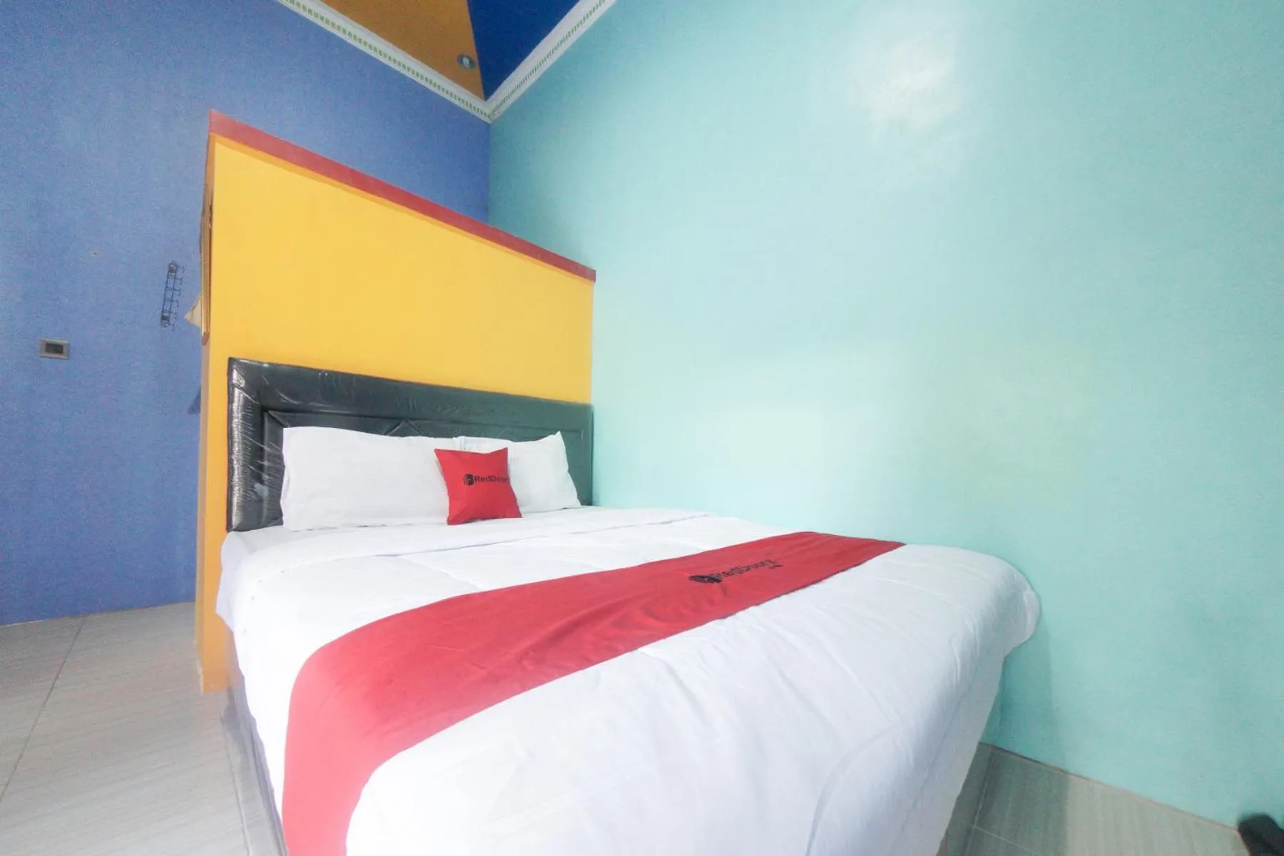 Double Room in RedDoorz Syariah near Mall Roxy Banyuwangi 2