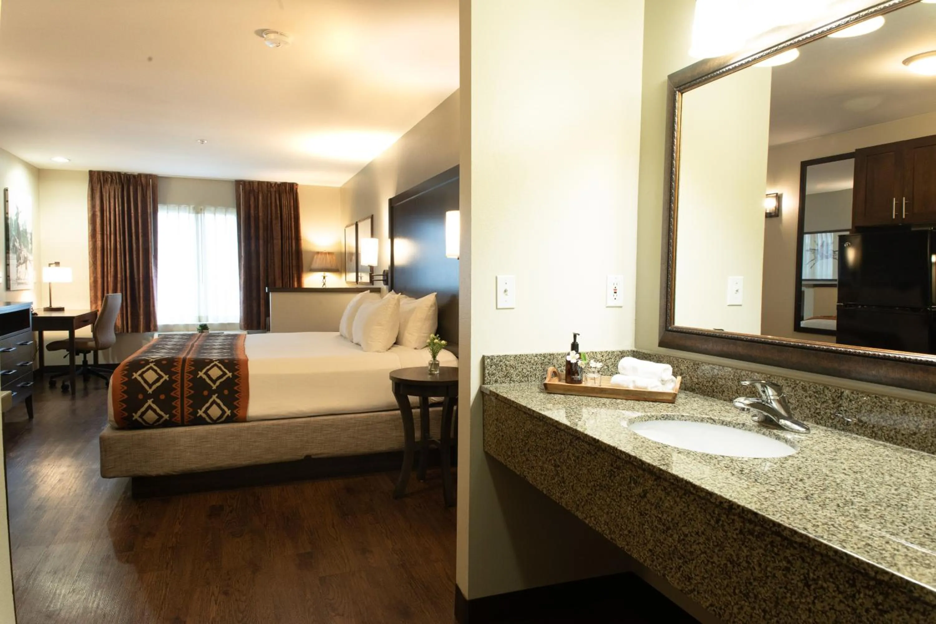 Extended Stay King Suite Kitchenette Sleeper Sofa in Oxford Suites Pendleton