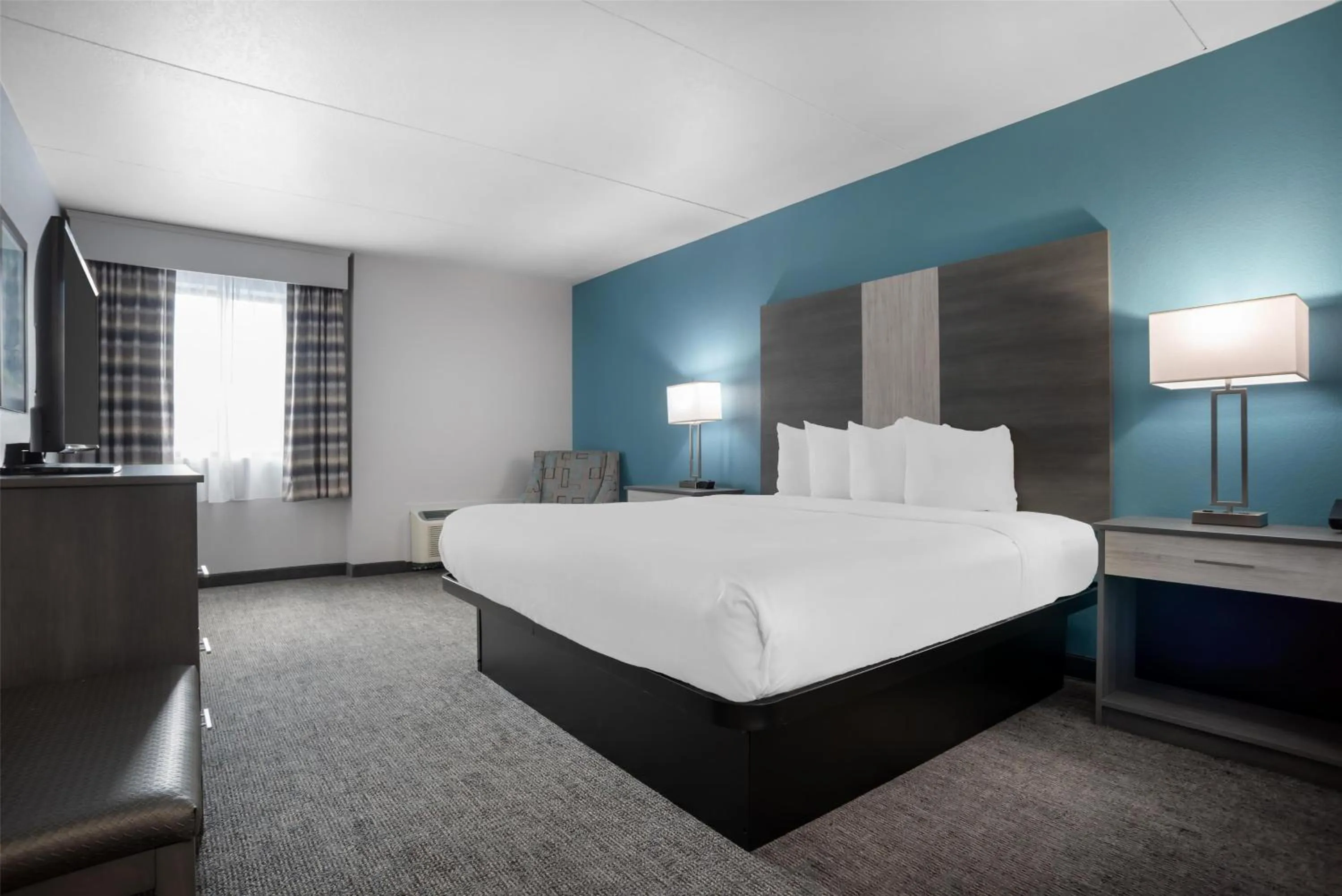 One-Bedroom King Suite with Sofa Bed in Best Western Brewton Inn