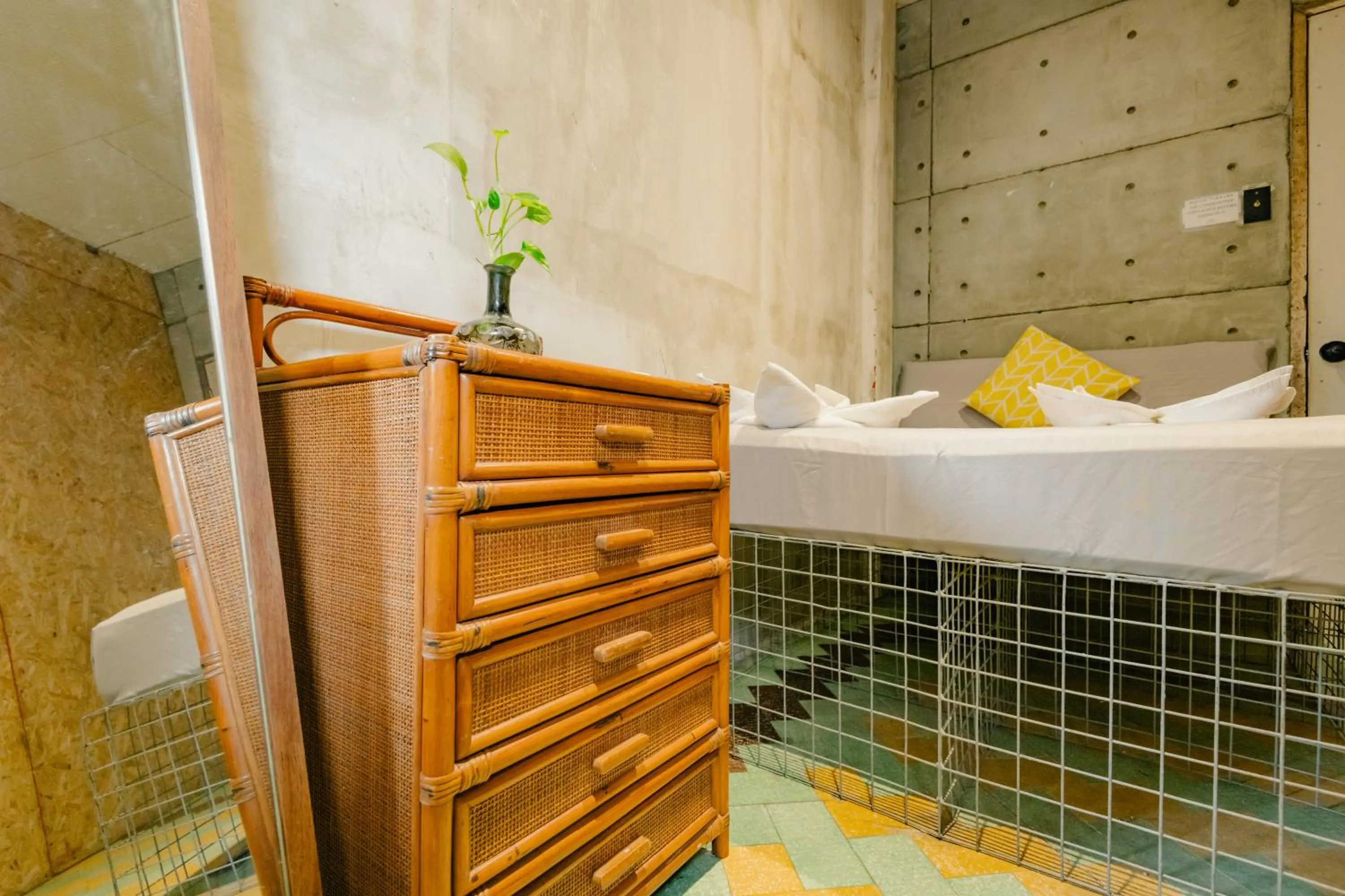 Small Double Room in The Flying Fish Hostel Cebu