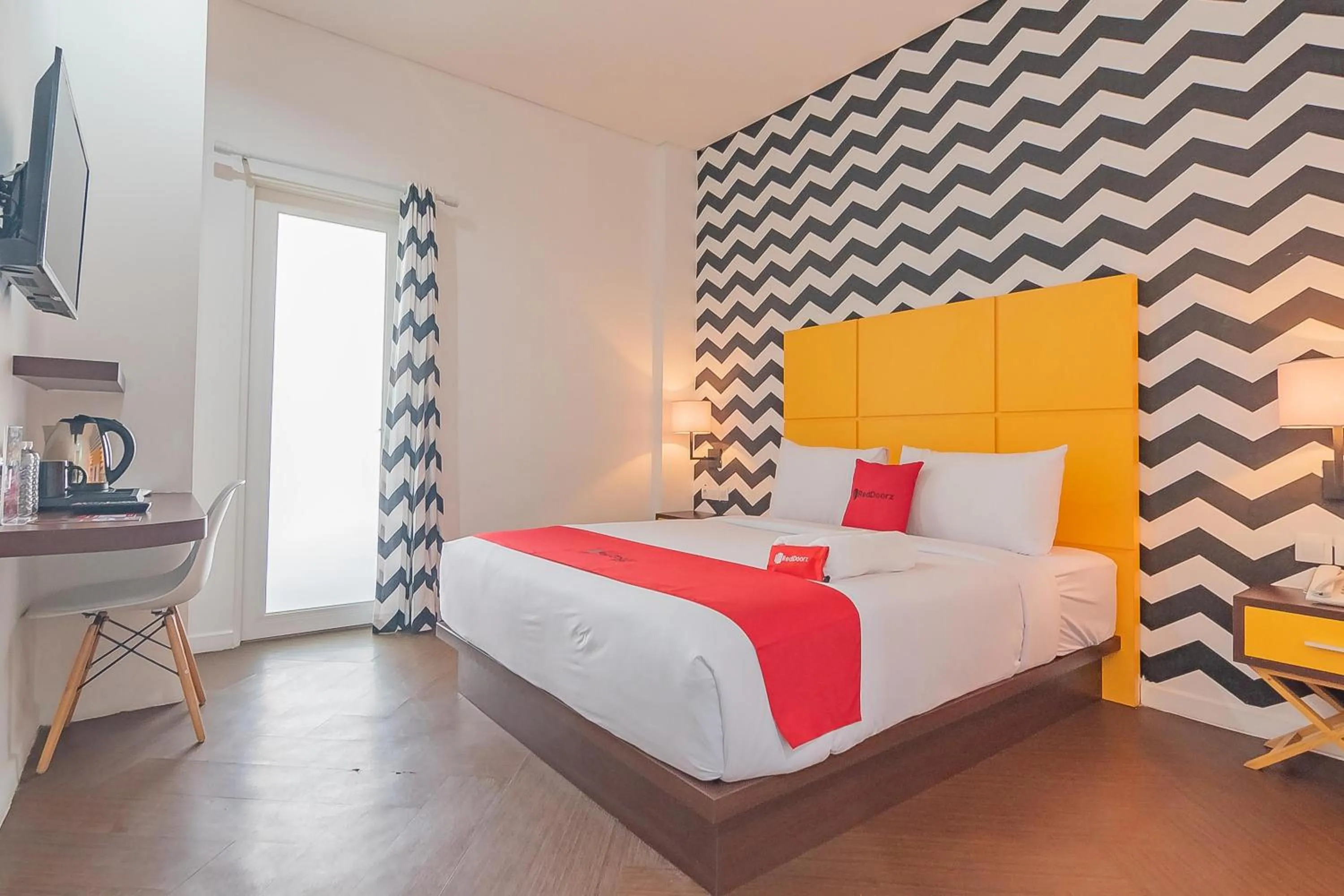 King Suite in RedDoorz Premium @ Hotel Hebat