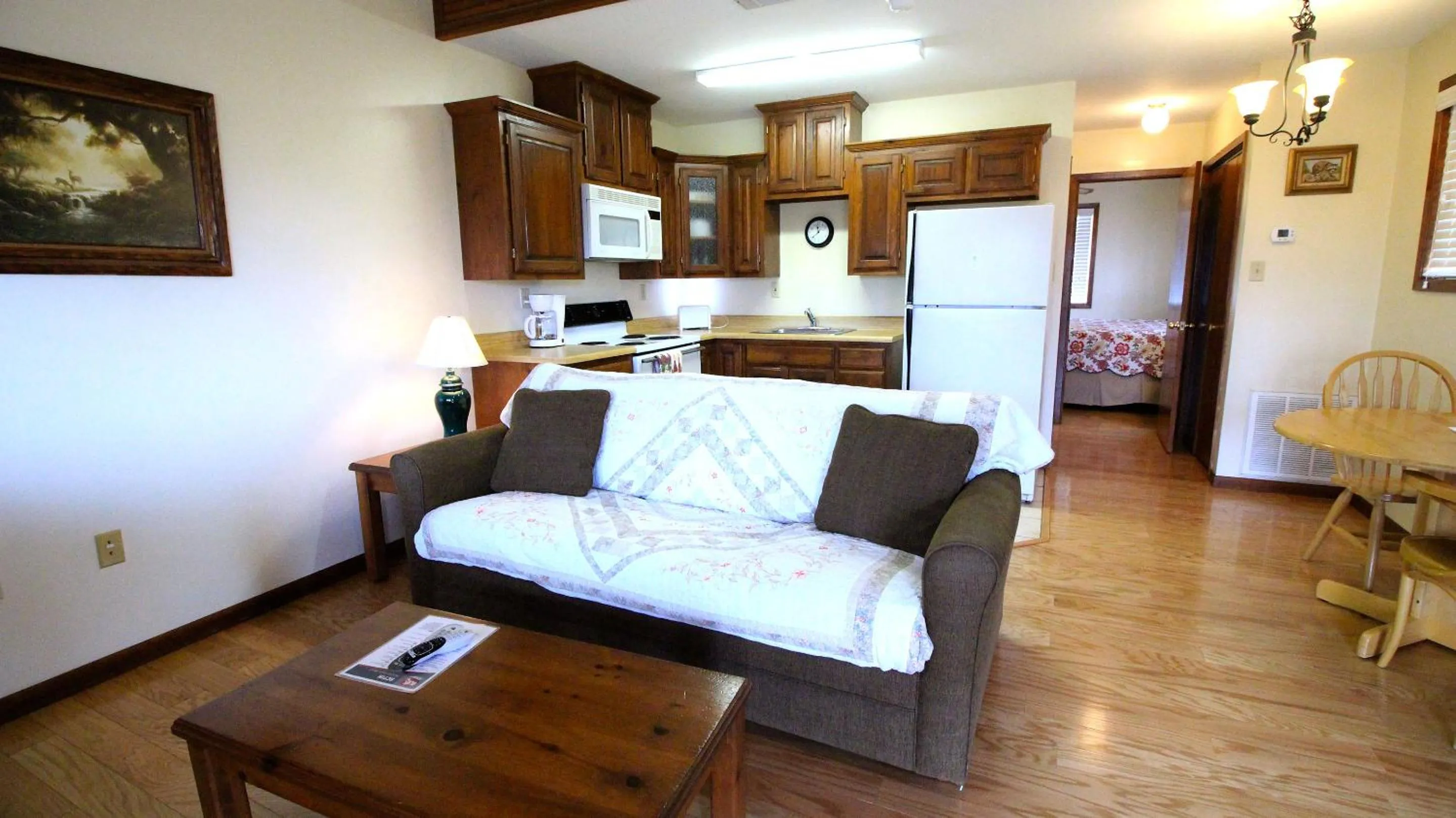 King Suite with Kitchen in Peach Tree Inn & Suites