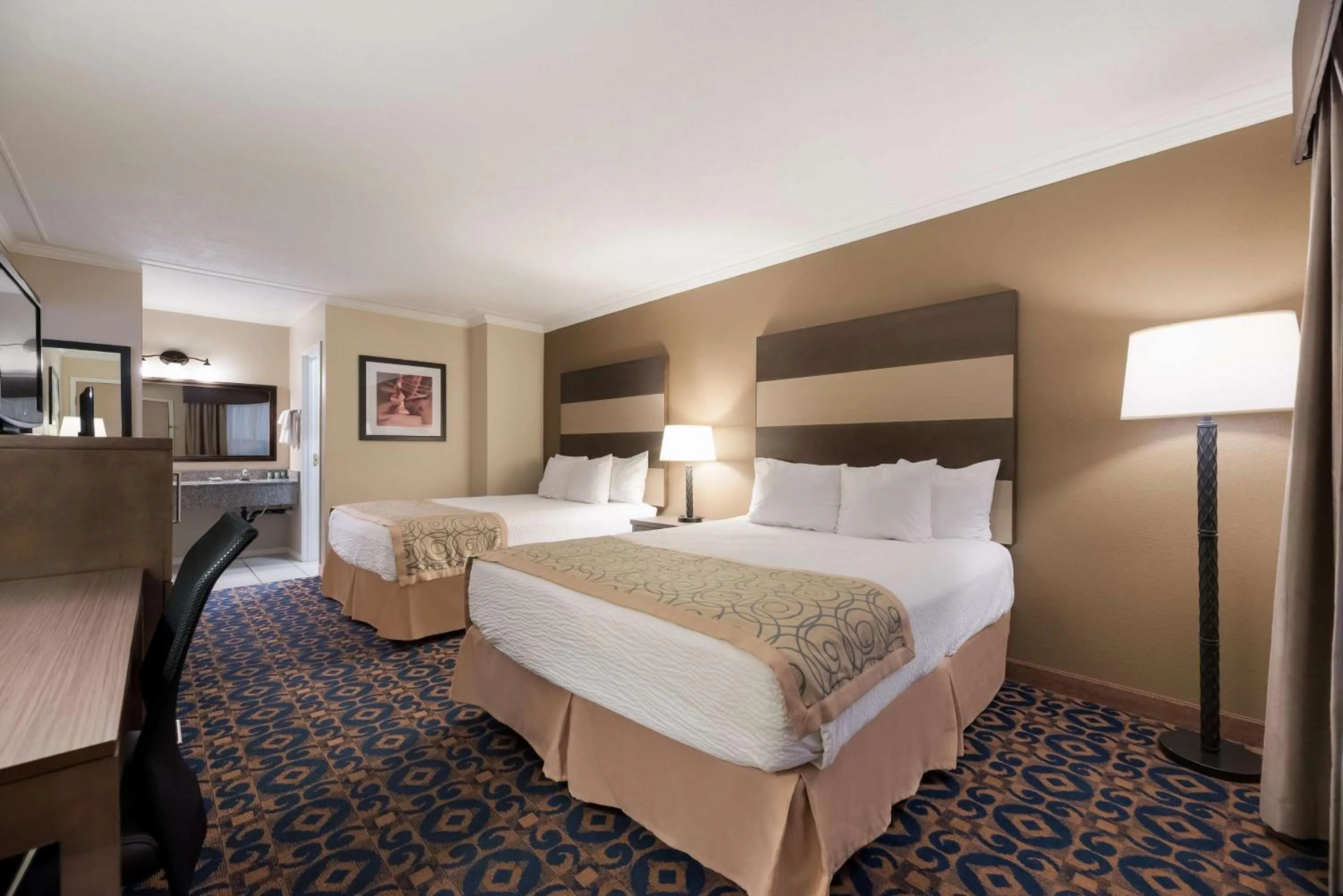 Two-Bedroom Queen Room with Three Queen Beds in Best Western Butch Cassidy Inn