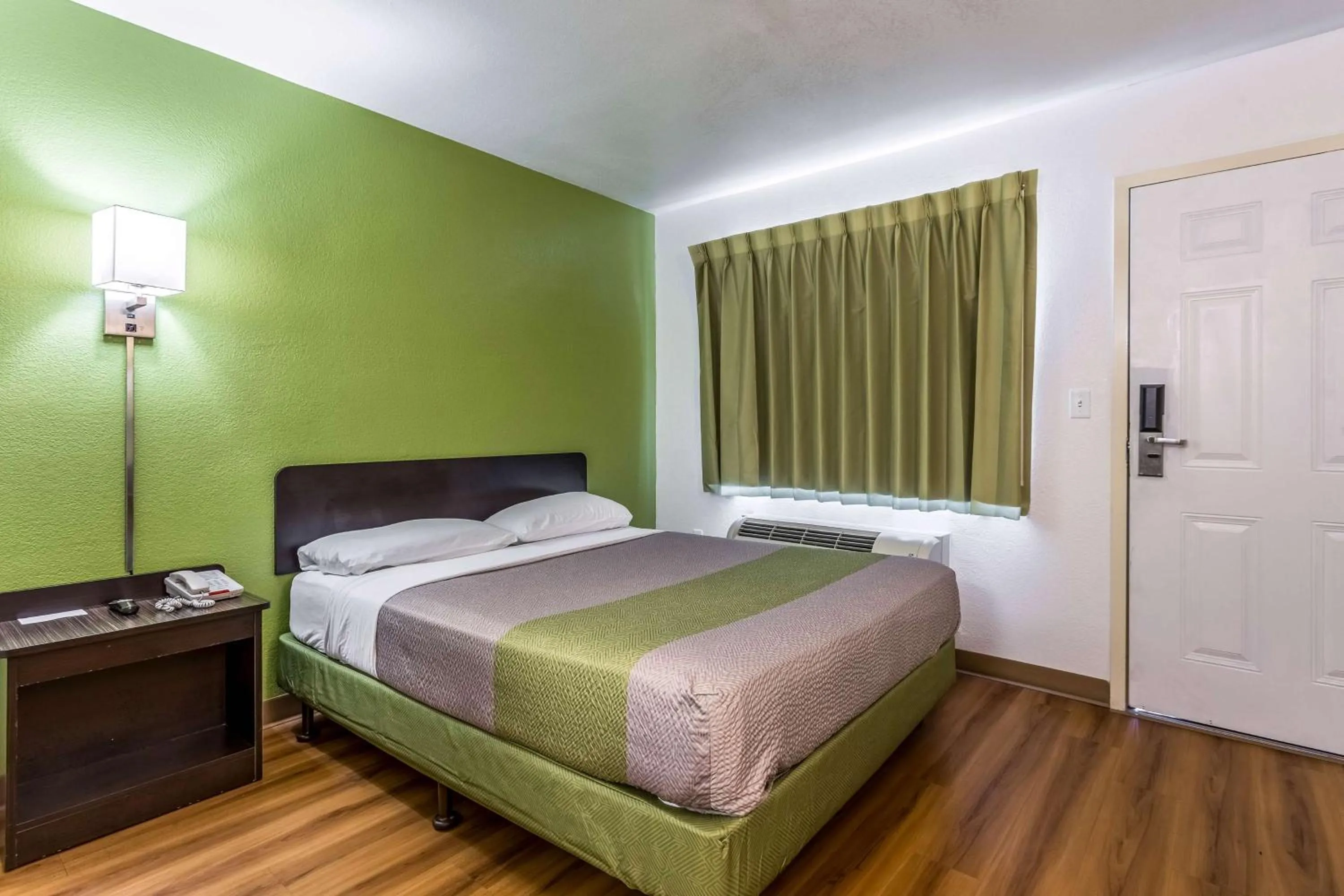 King Room - single occupancy - Non-Smoking in Studio 6-El Paso, TX - East