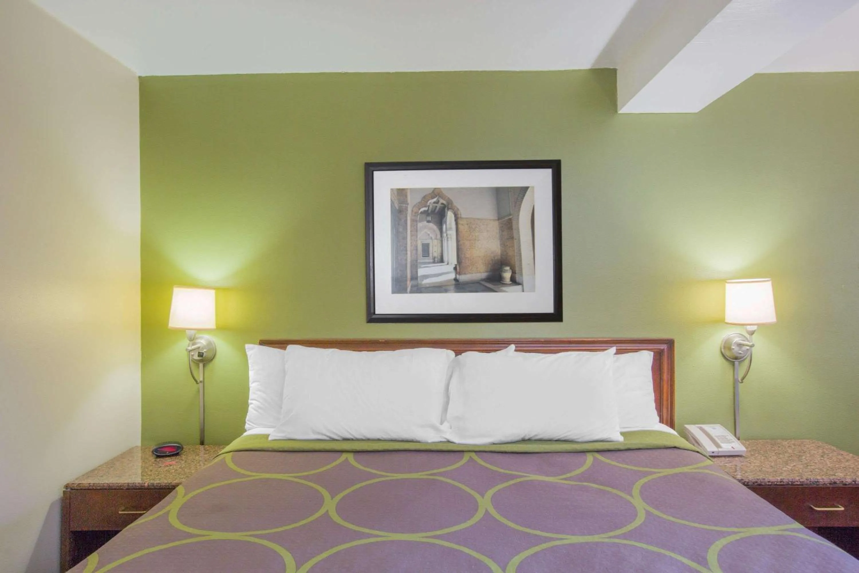 Deluxe King Room - Smoking in Super 8 by Wyndham Jasper