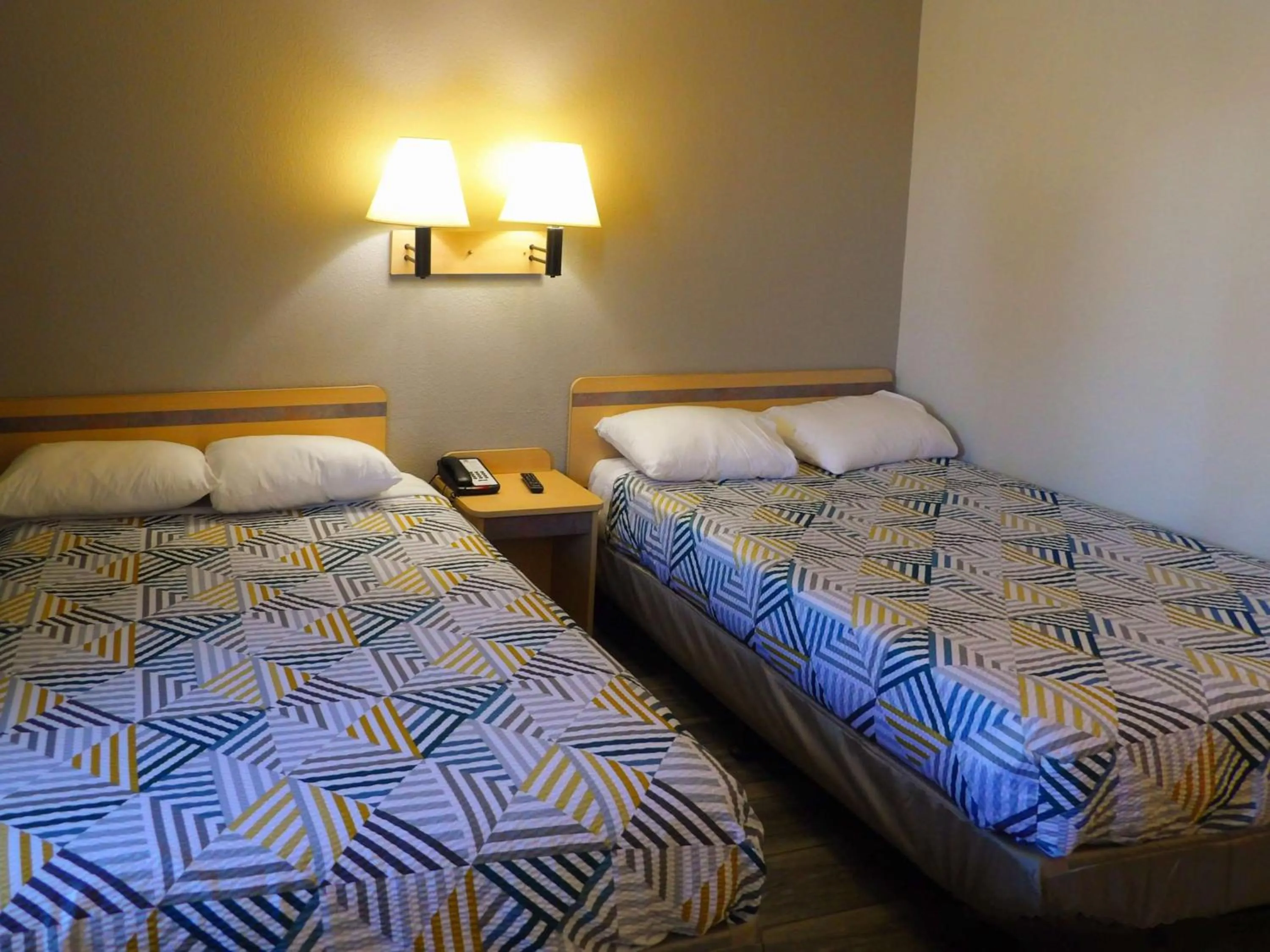 Quadruple Room - Smoking in Motel 6 Ontario, OR