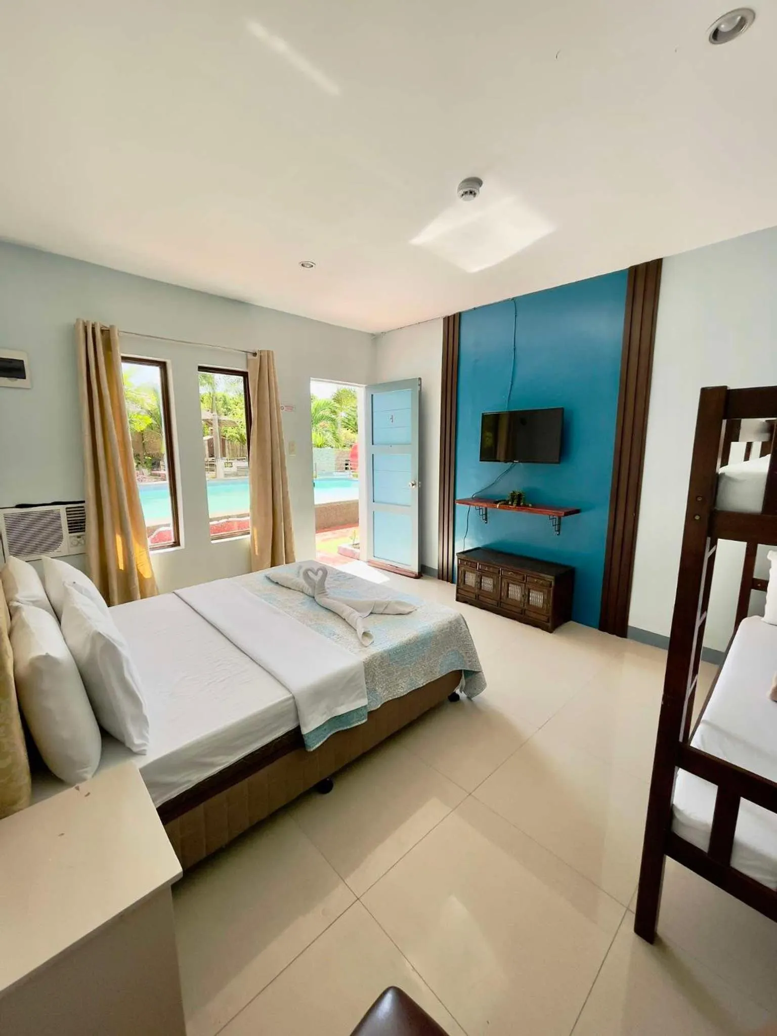 Standard Quadruple Room in Little Rock Cebu