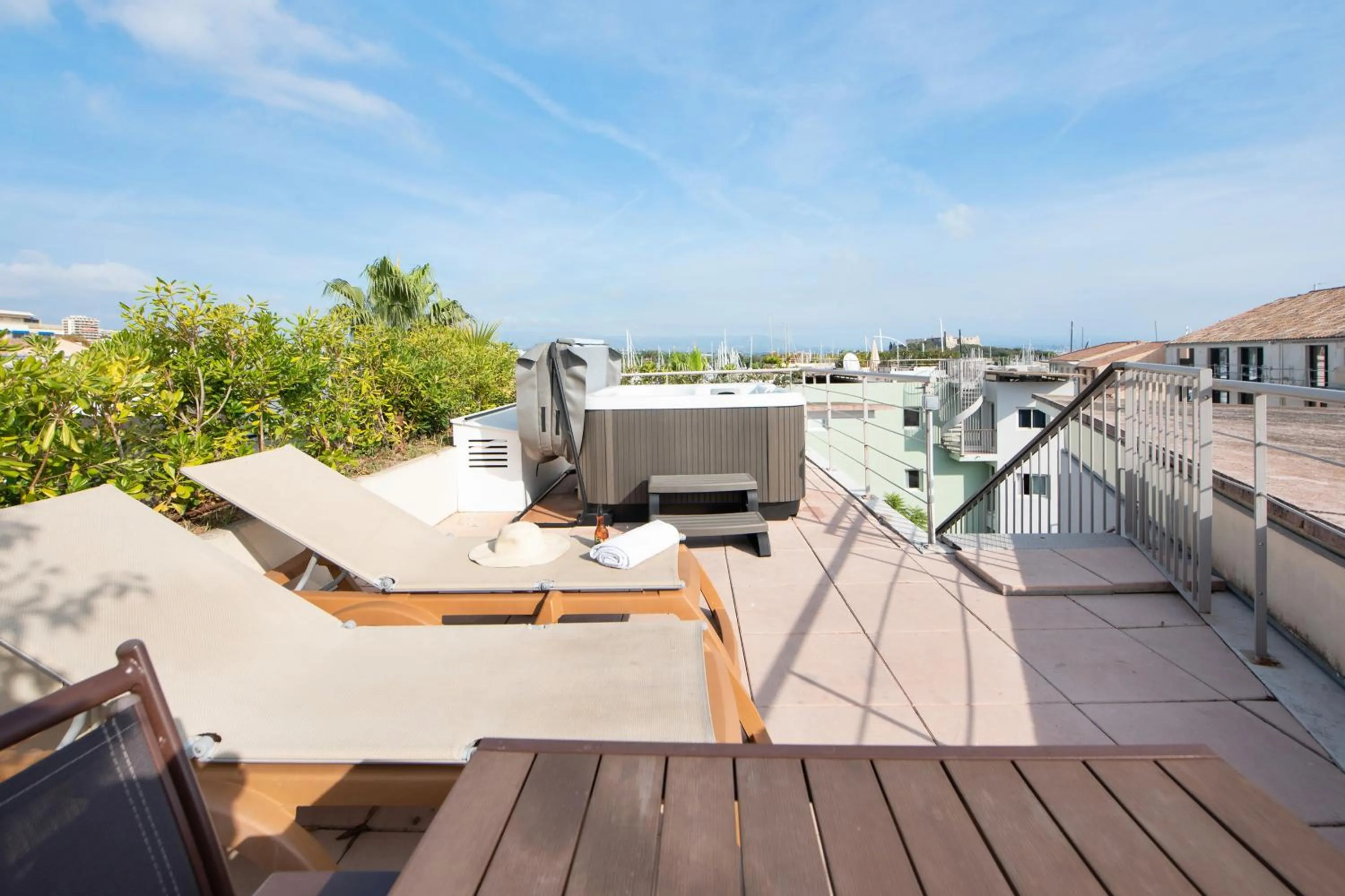 One-Bedroom Apartment with Spa Bath, Air Conditioning and Terrace (4 People) - View Port in Résidence Pierre & Vacances Premium Port Prestige