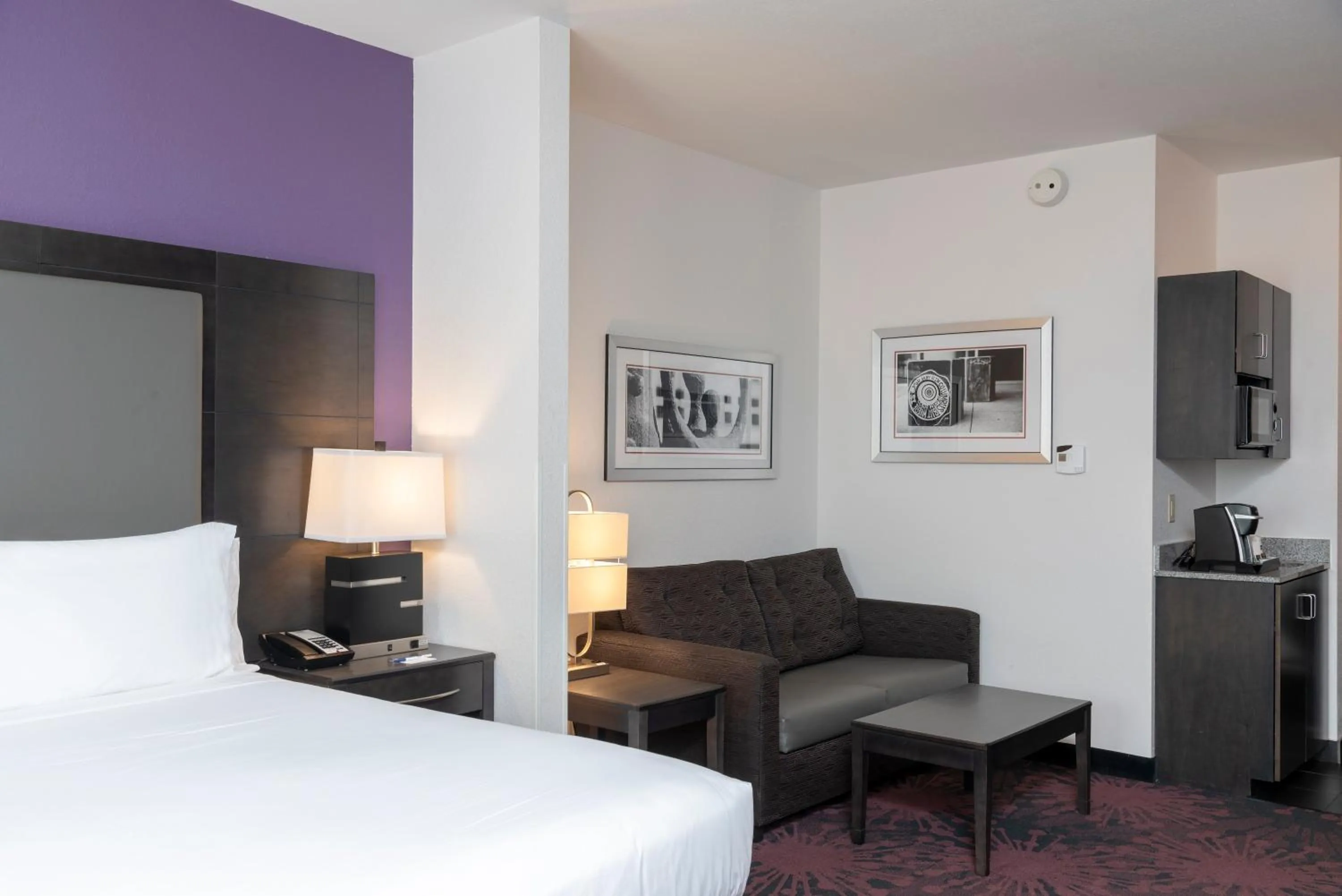 King Suite in Holiday Inn Express & Suites Columbus - Polaris, an IHG Hotel