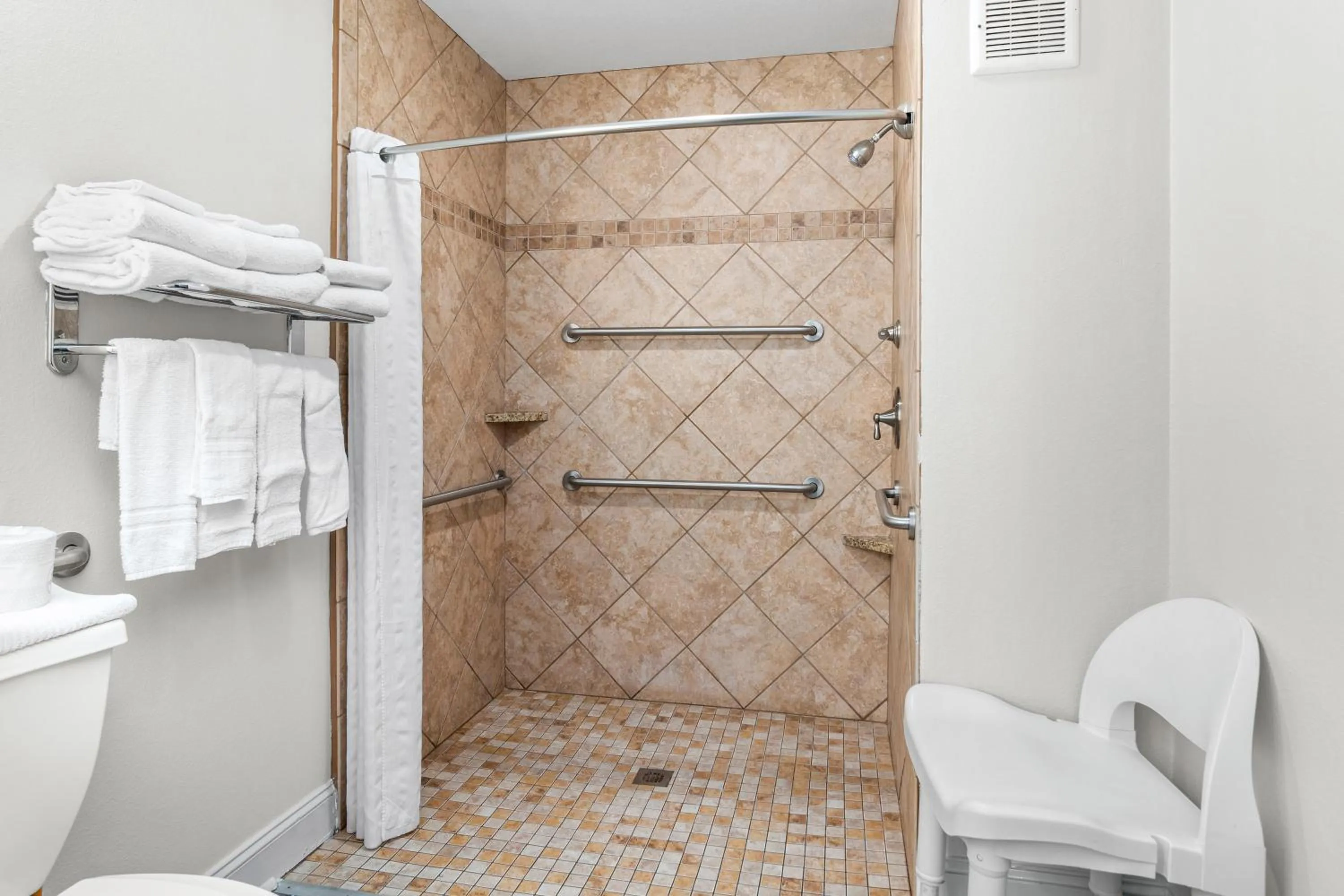 Family Room - Disability Access in Richland Inn of Columbia