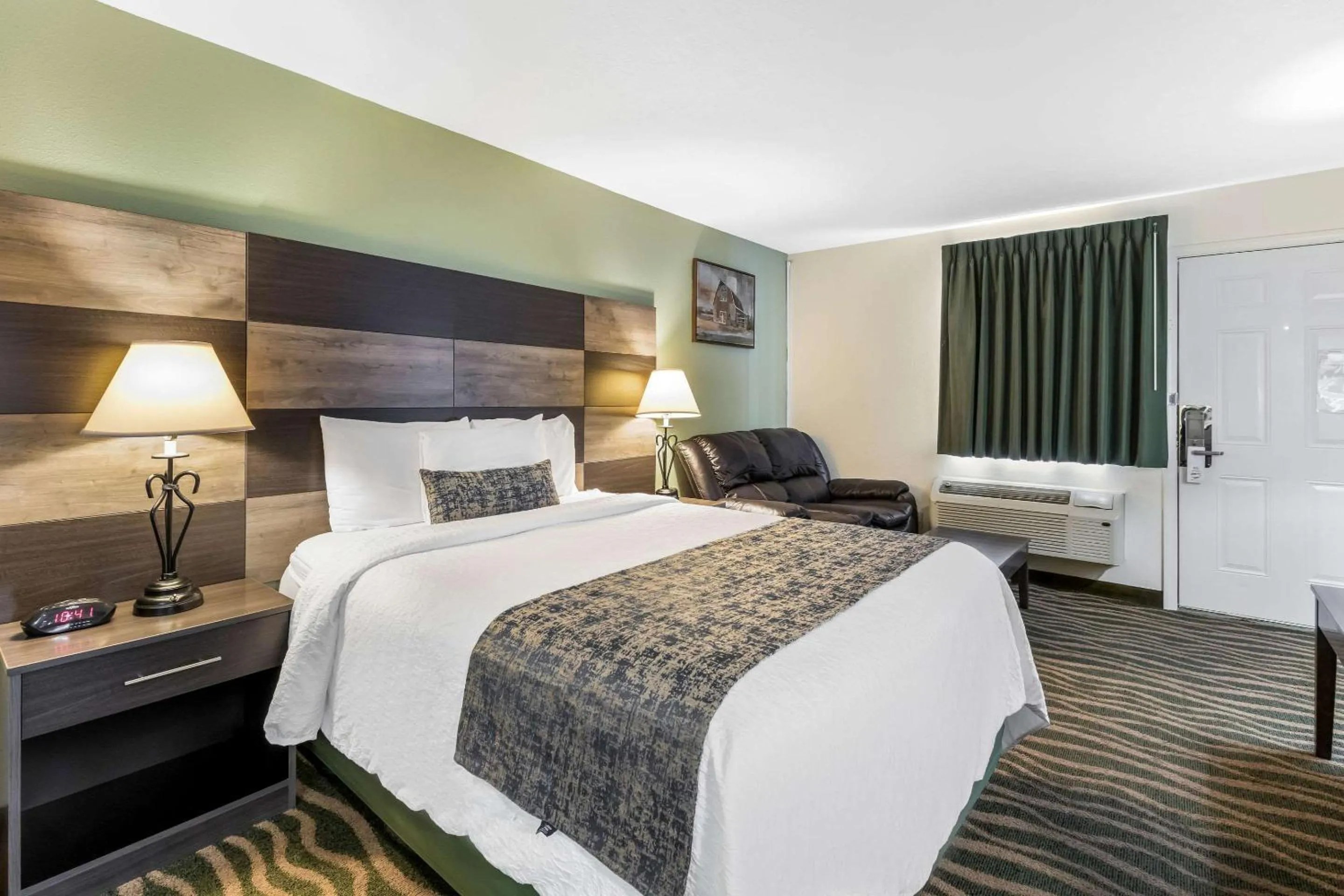 Queen Room - Accessible/Non-Smoking in Rodeway Inn Cadiz