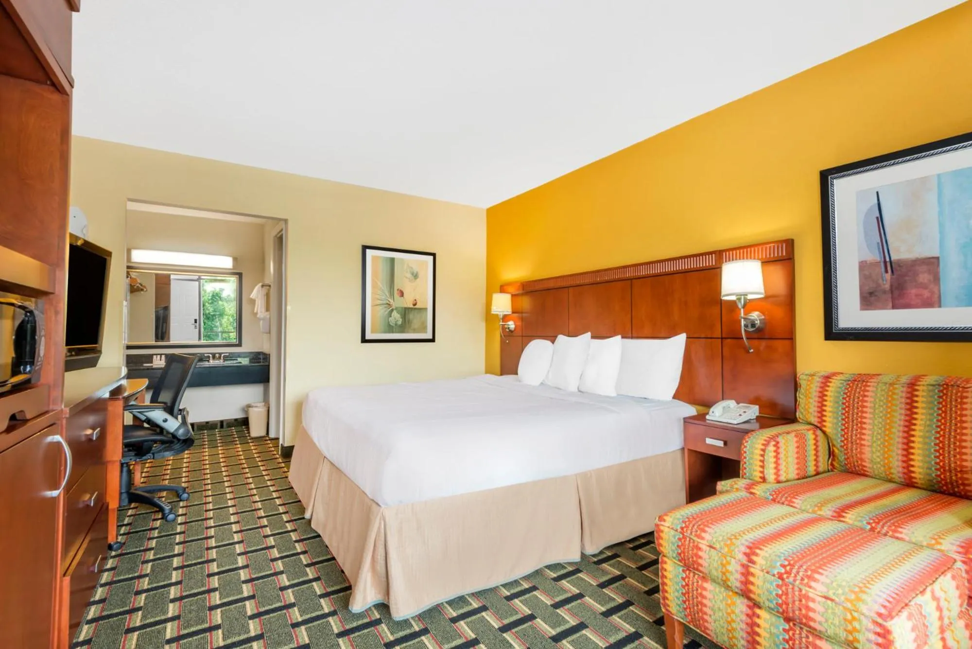 King Room - Disability Access/Non-Smoking in Days Inn by Wyndham Knoxville East