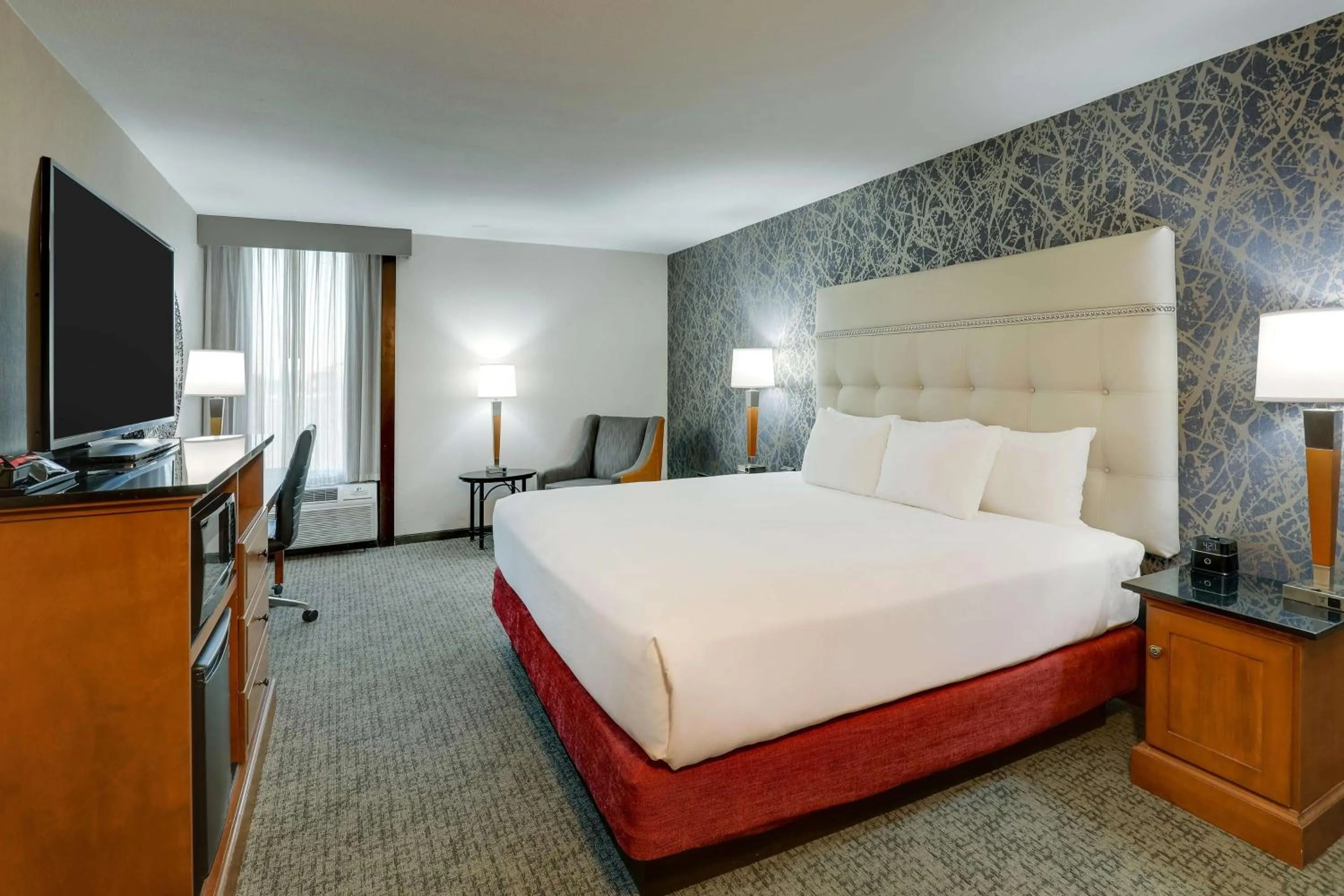 Superior King Room in Drury Inn & Suites Springfield