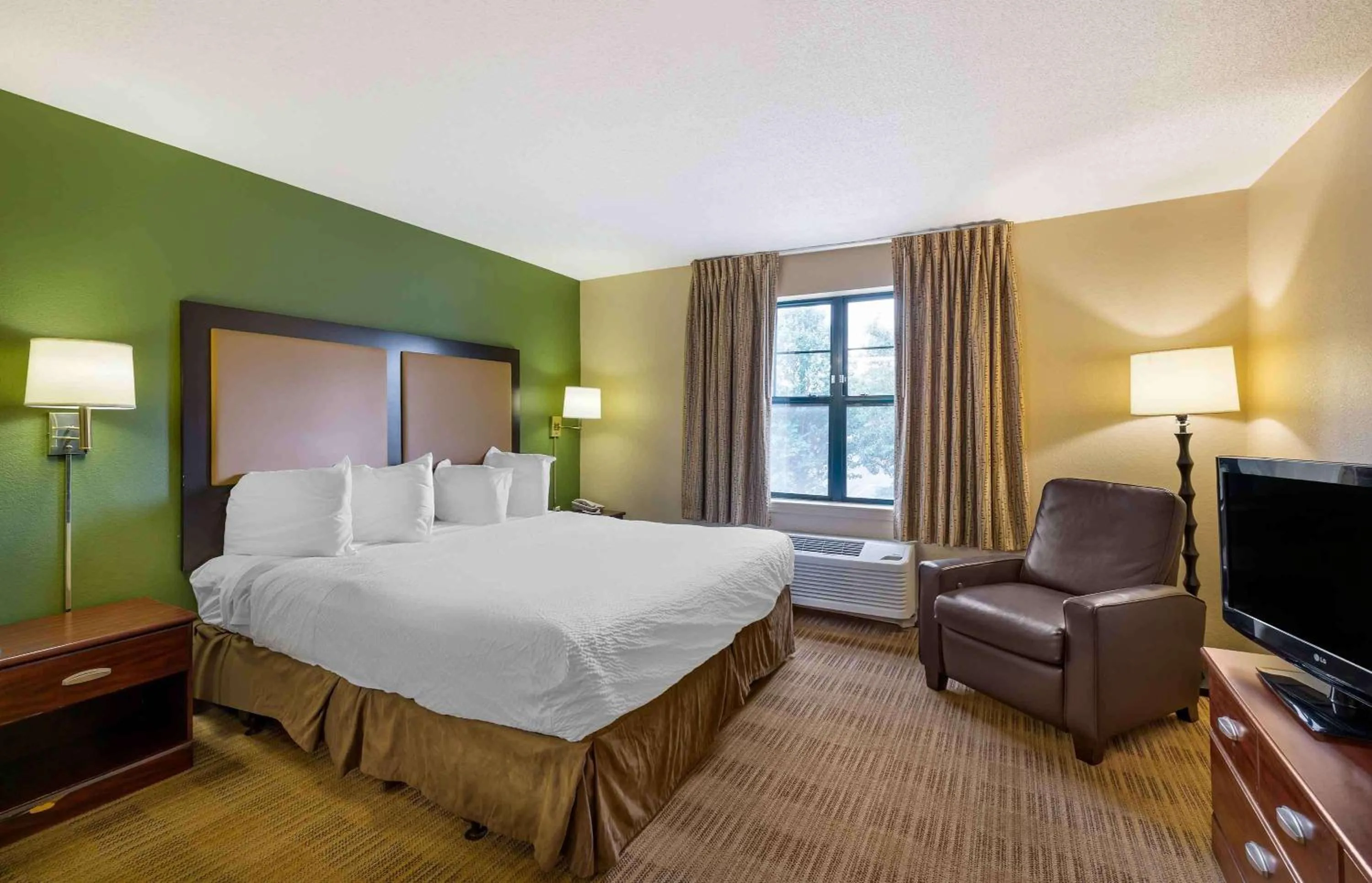 Studio with 1 King Bed - Non-Smoking in Extended Stay America Suites - Chicago - Burr Ridge
