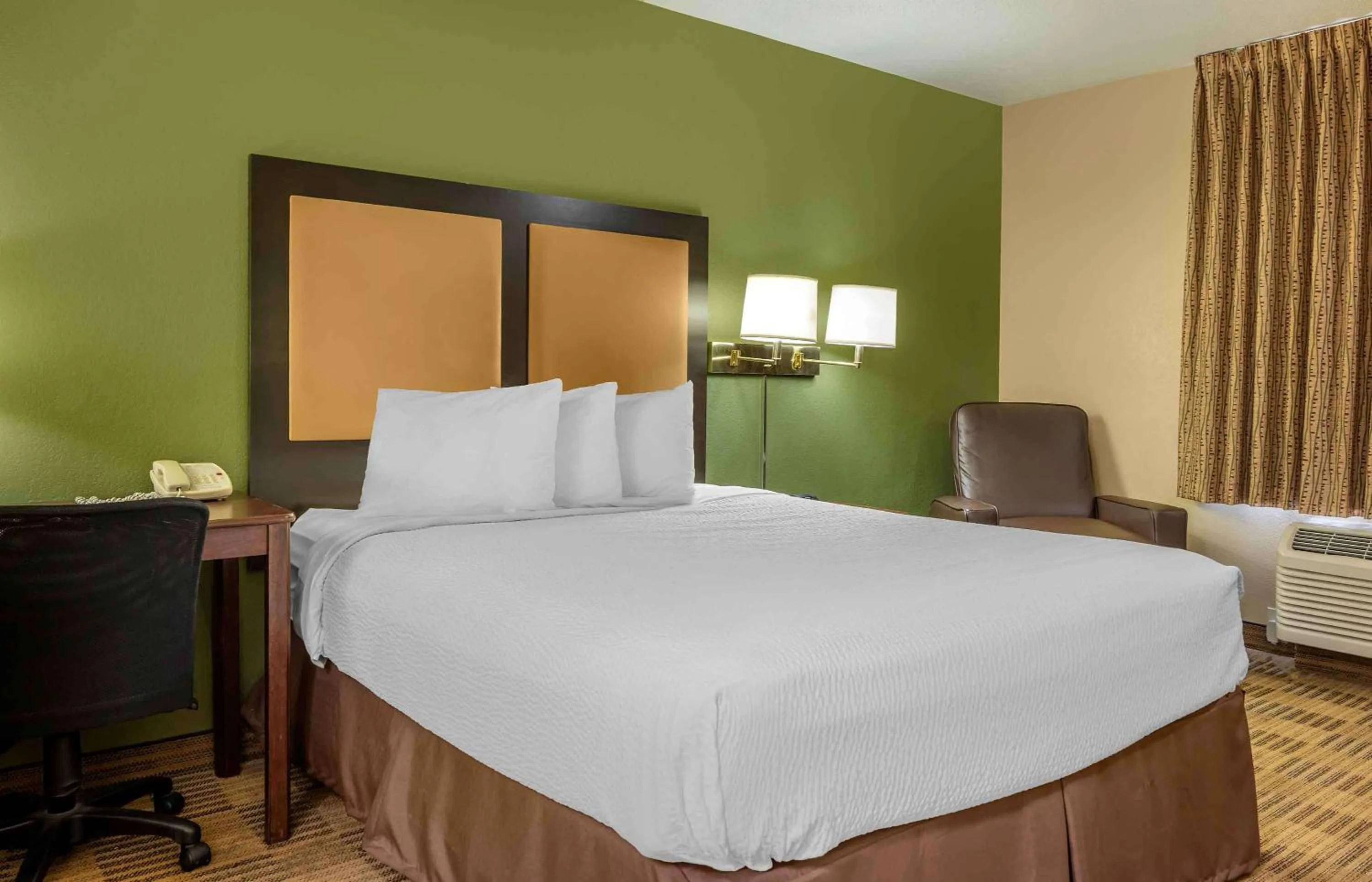 Queen Studio - Non-Smoking in Extended Stay America Suites - Chicago - Burr Ridge