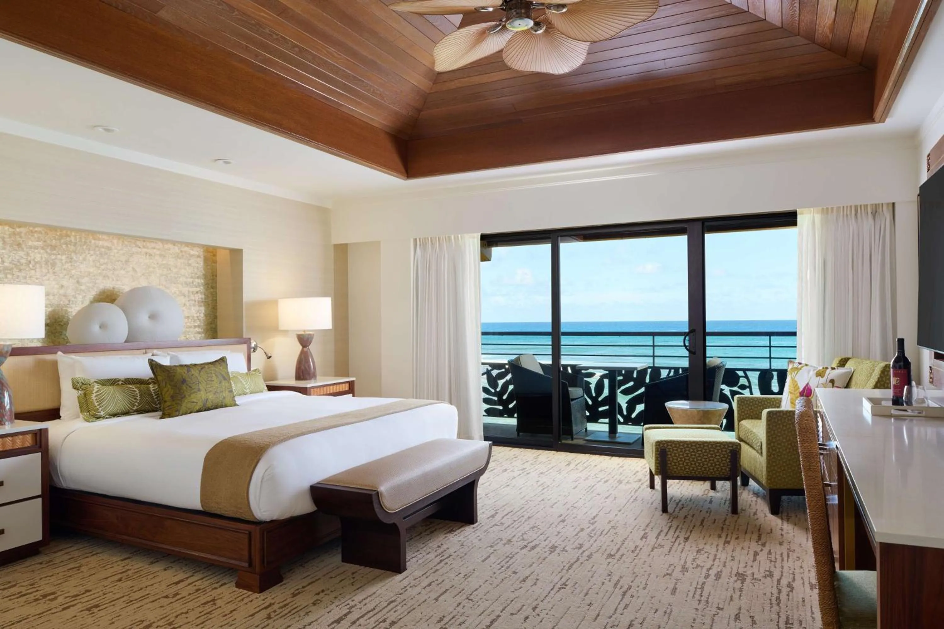 Deluxe King Room with Ocean Front in Koa Kea Resort on Poipu Beach