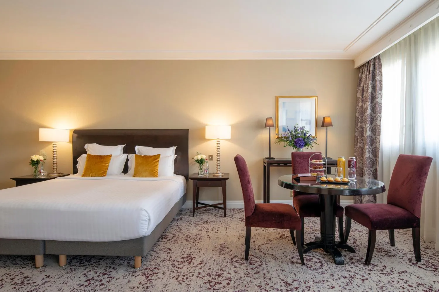 Junior King Suite in Warwick Champs-Elysées Paris