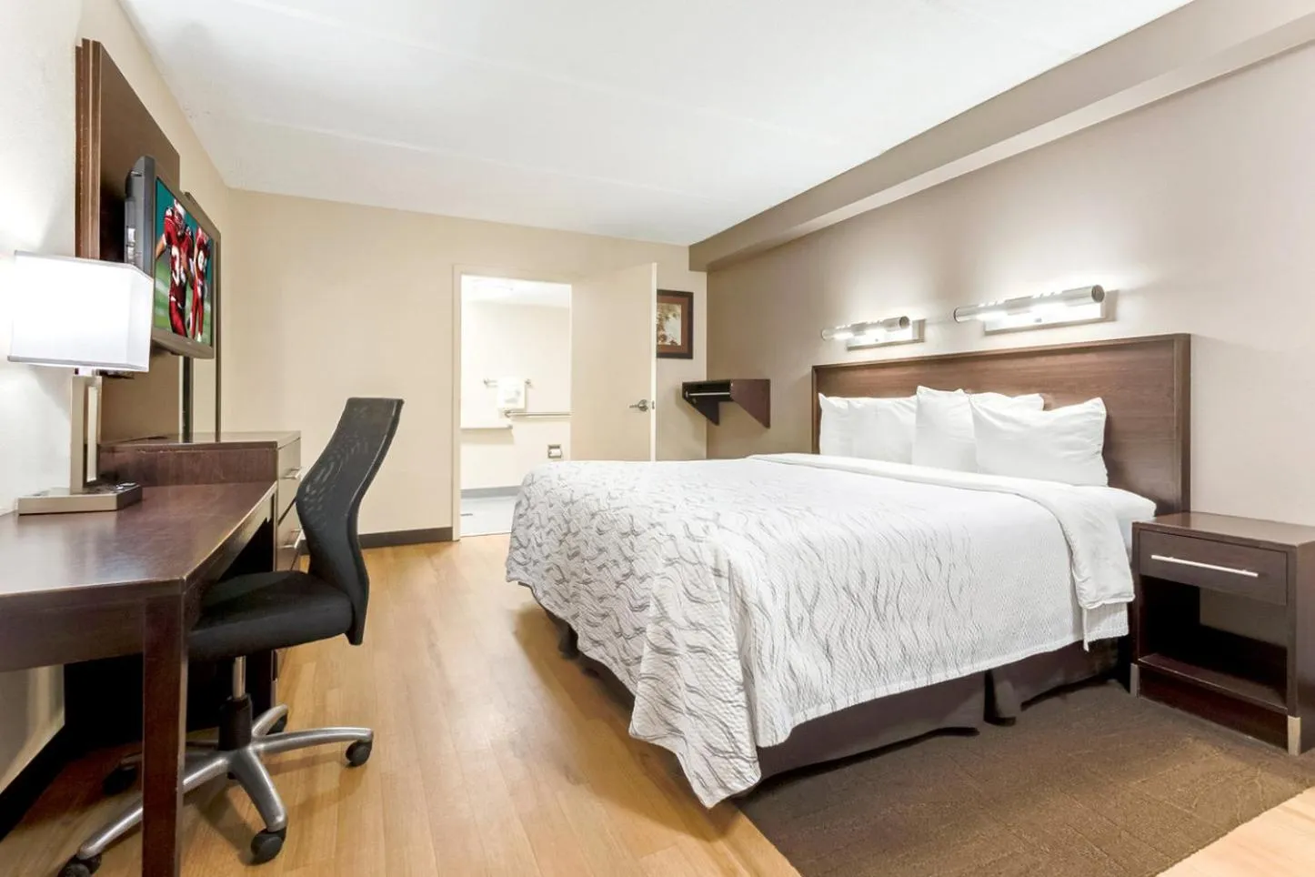 Deluxe King Room Disability Access Roll-ln Shower Smoke Free in Red Roof Inn PLUS+ Mt Pleasant - Patriots Point