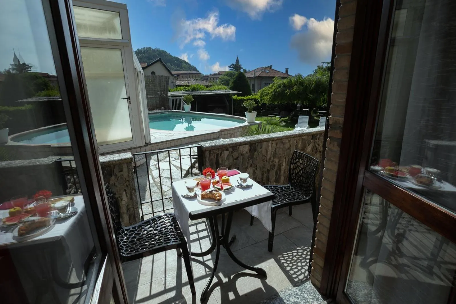Superior Double or Twin Room with Pool View - single occupancy in Villa Cuore