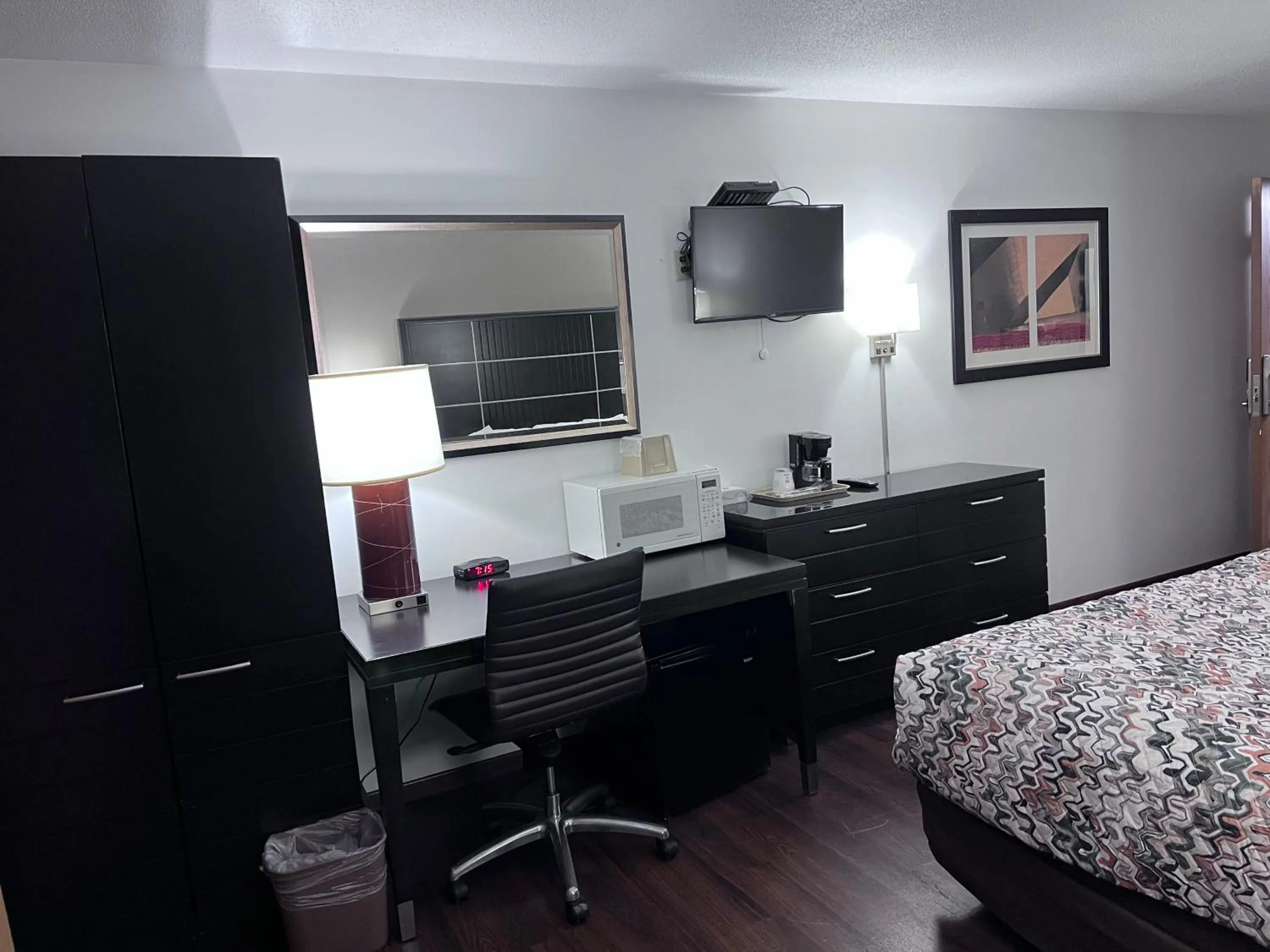 King Room - single occupancy in AmeriVu Inn