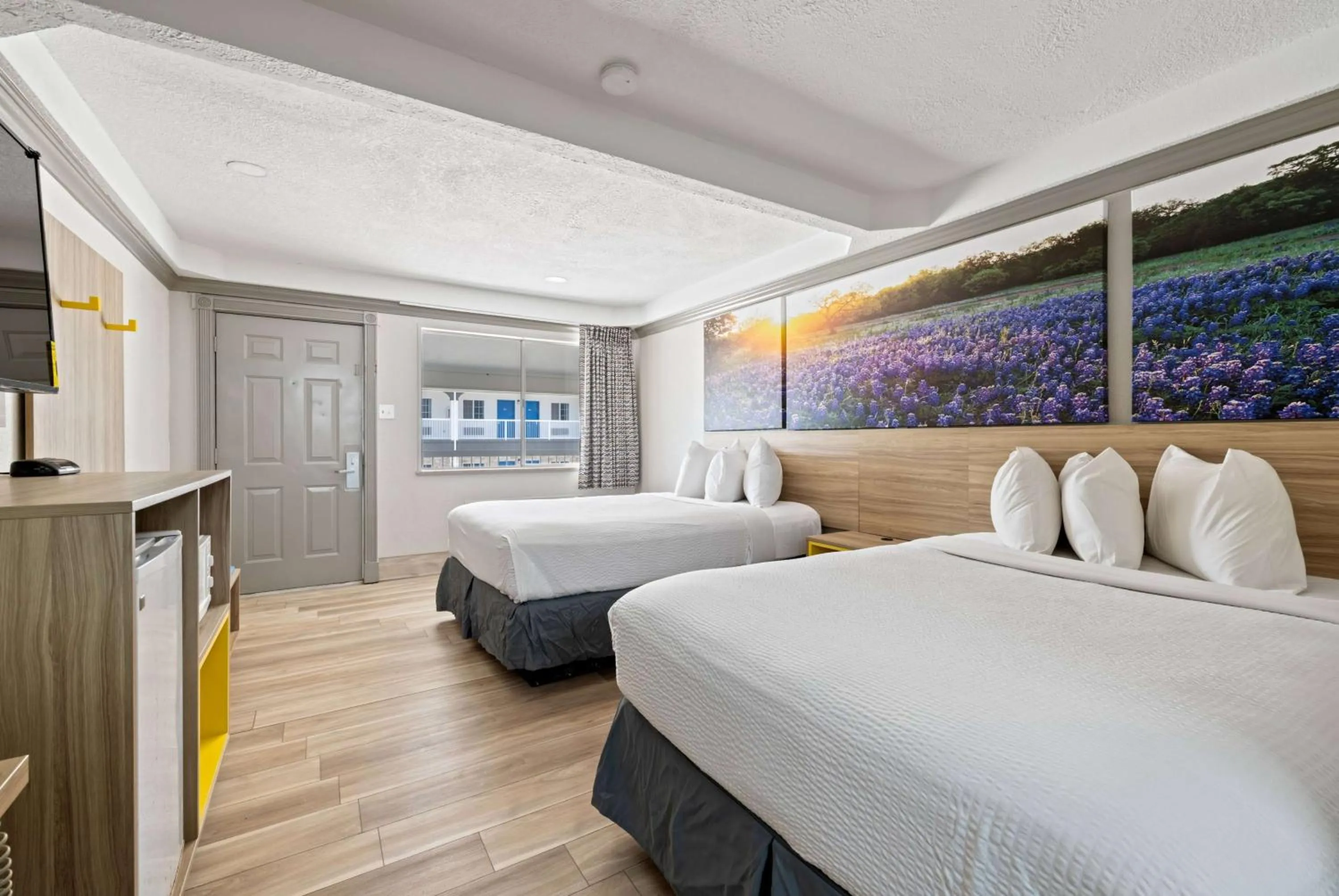 Queen Room with Two Queen Beds - Non-Smoking in Days Inn by Wyndham Kenedy Karnes City