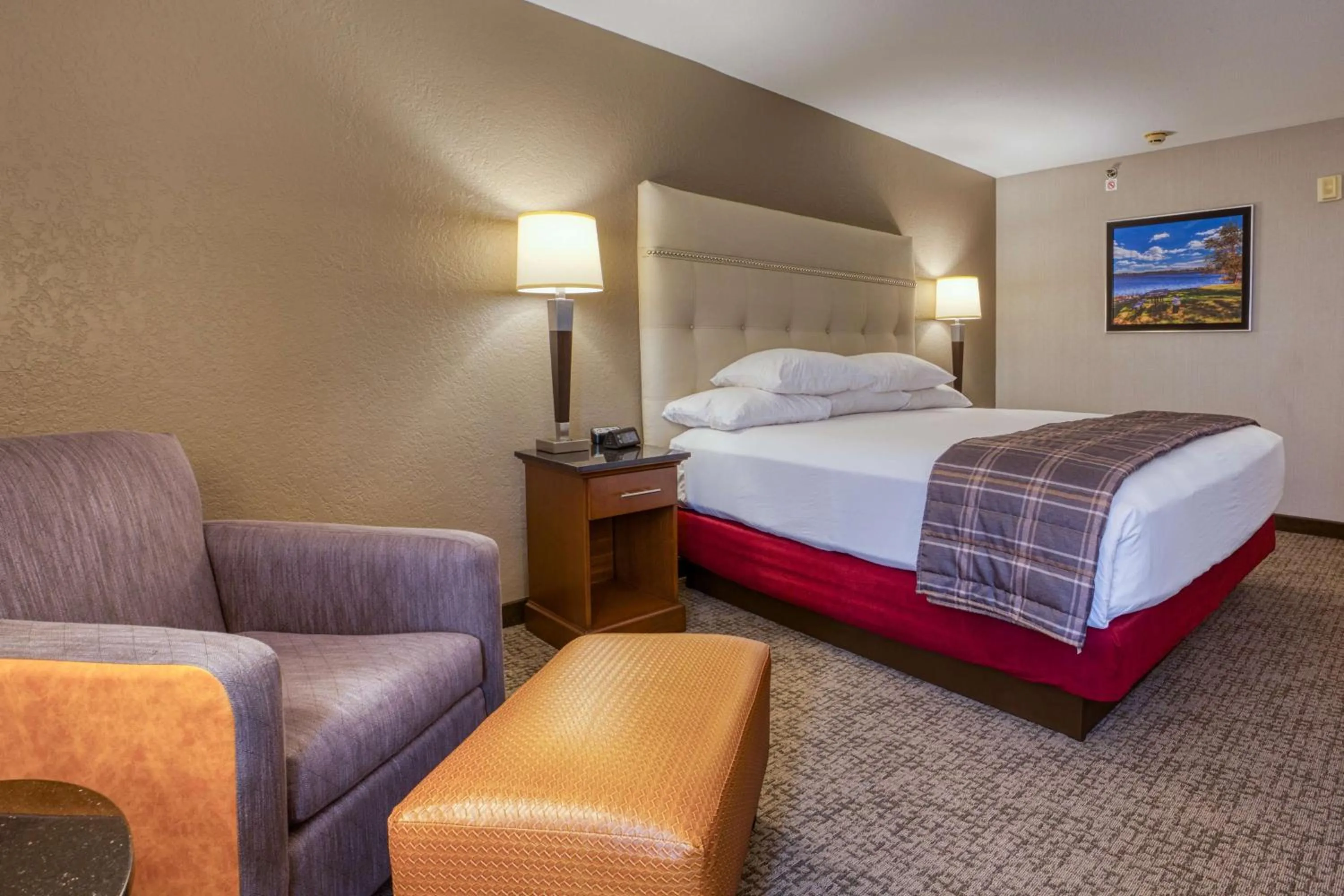 Deluxe King Room in Drury Inn & Suites St. Louis - Fairview Heights