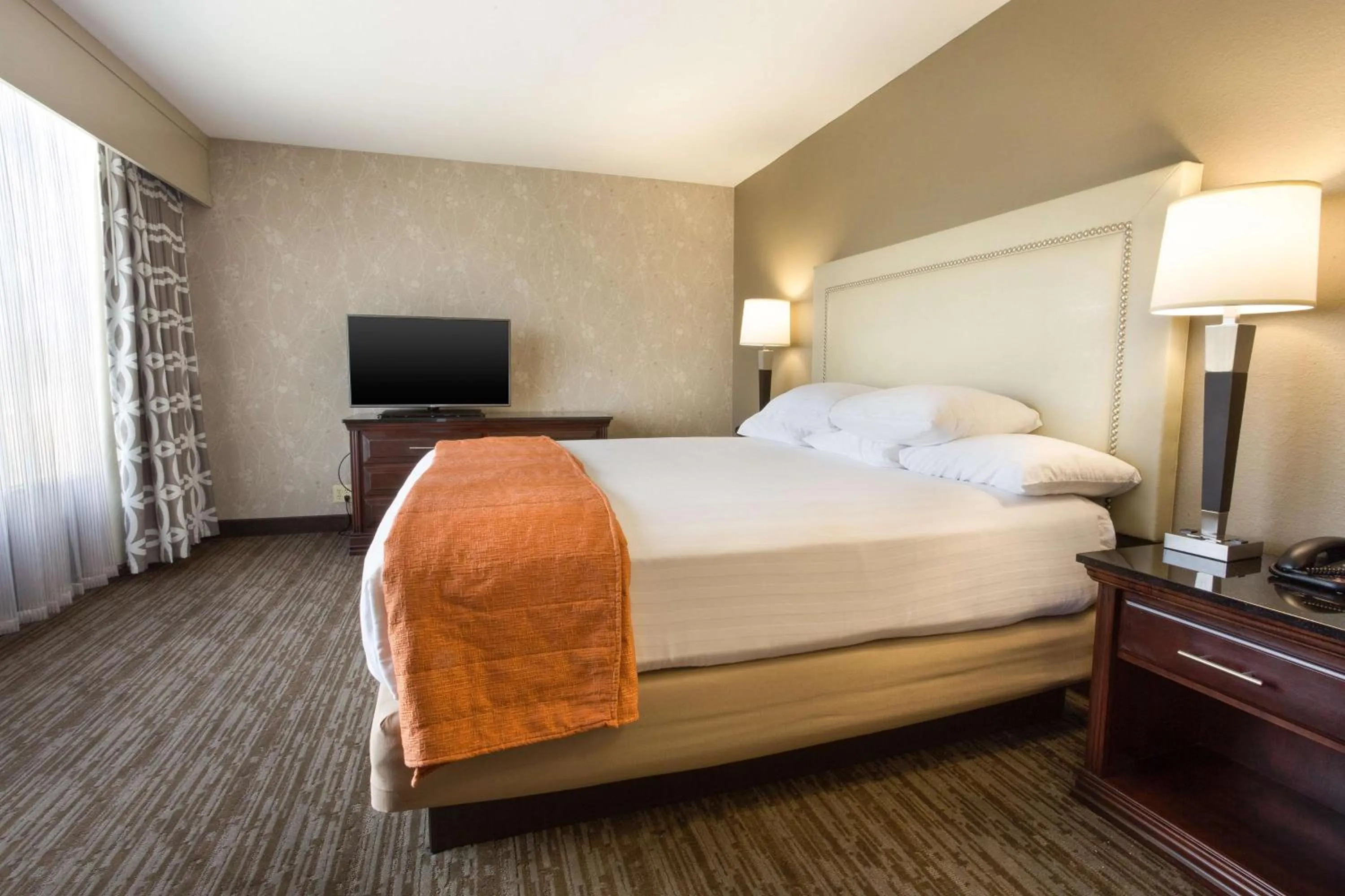 Superior King Suite in Drury Inn & Suites Greensboro