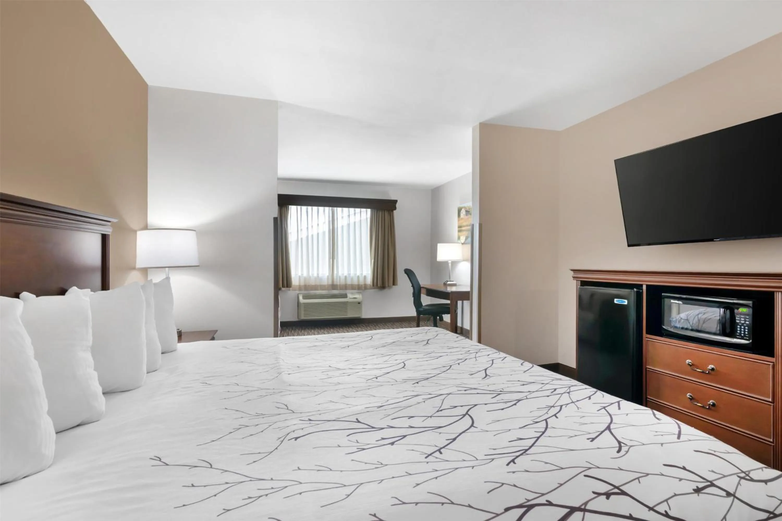 King Suite - Non-Smoking in Best Western Brookfield