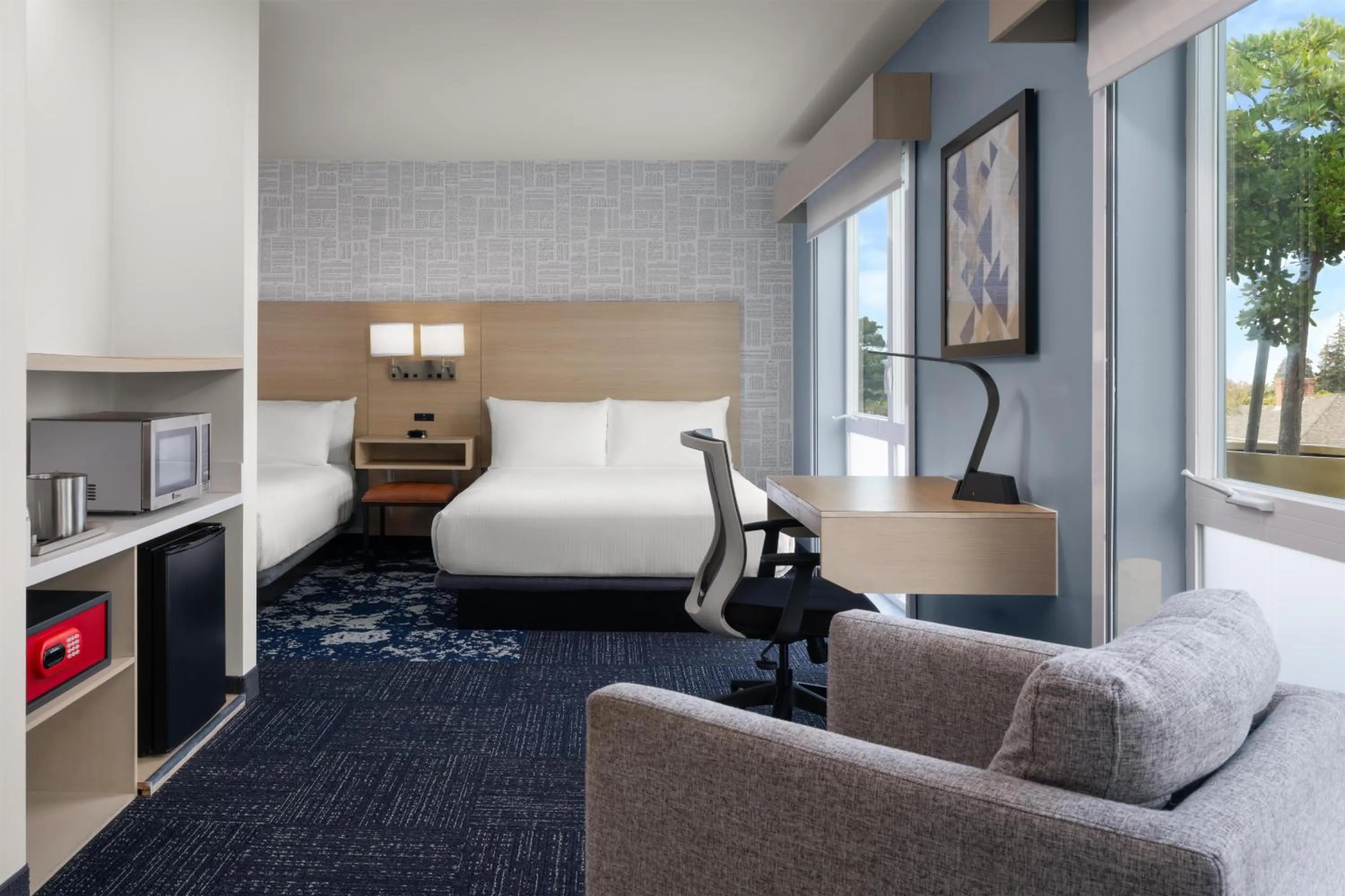 Queen Room with Roll-in Shower - Mobility Accessible in Aiden by Best Western Berkeley