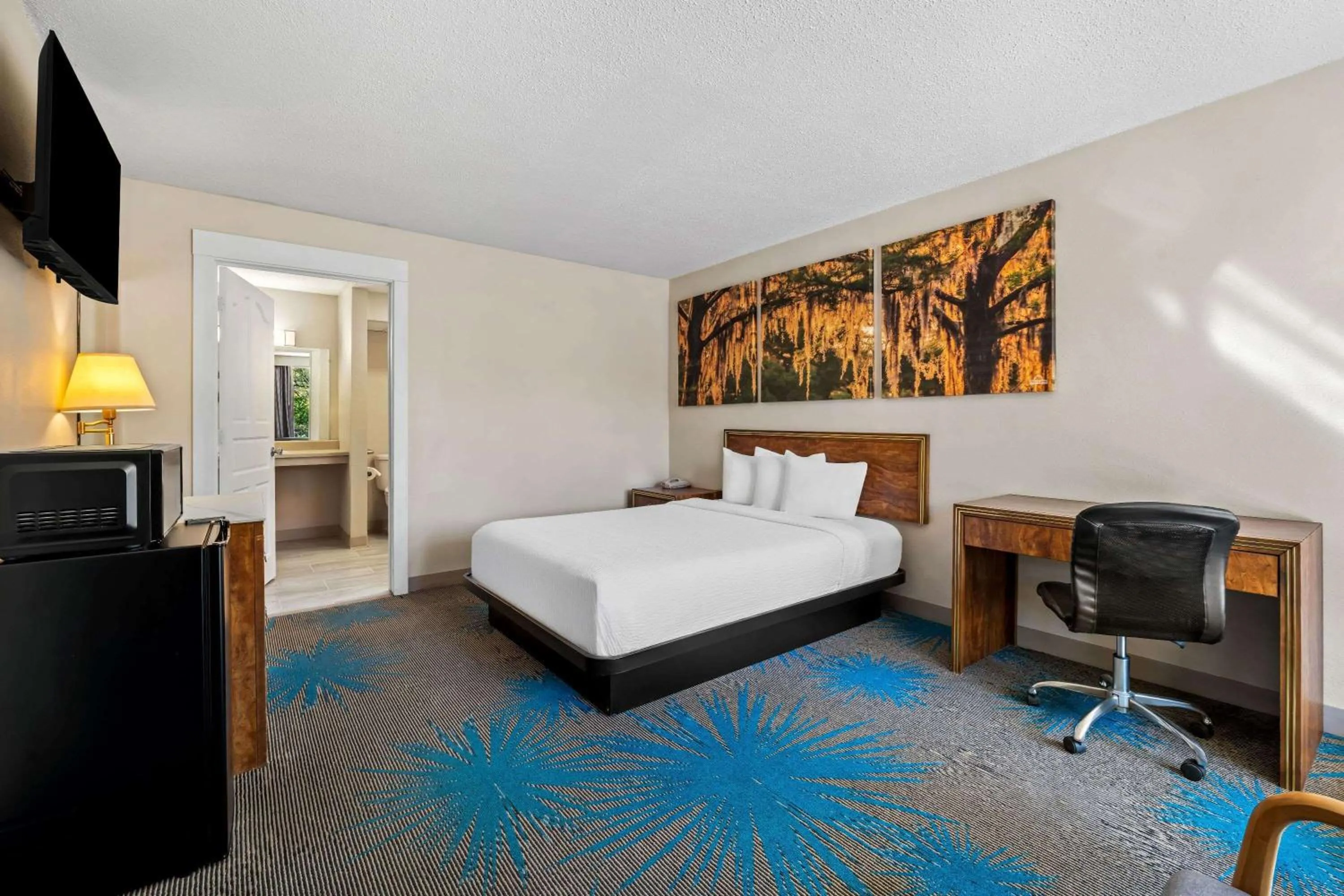 Double Room - Disability Access/Non-Smoking in Days Inn by Wyndham Dubuque