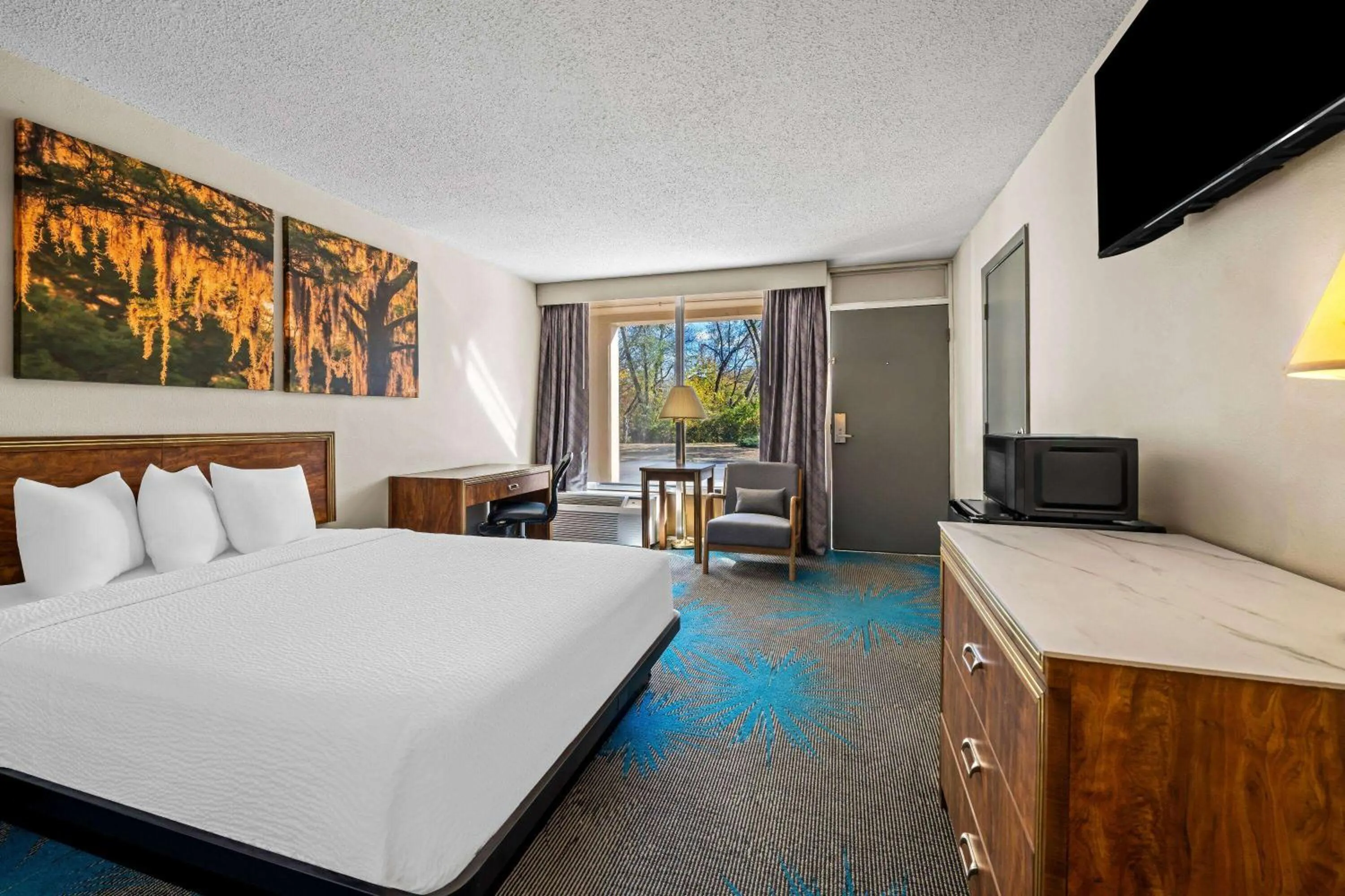 Economy Double Room - Non-Smoking in Days Inn by Wyndham Dubuque