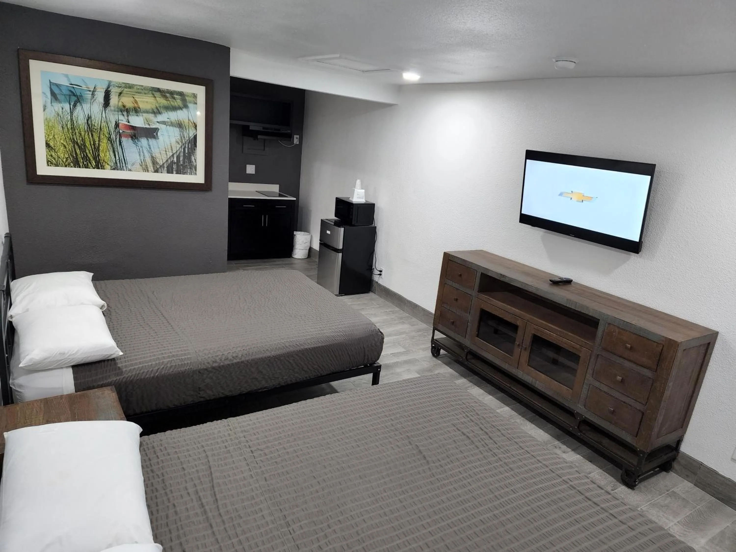 Efficiency Quadruple Room with Two Queen Beds - Non Smoking/Exterior Hall in Rodeway Inn