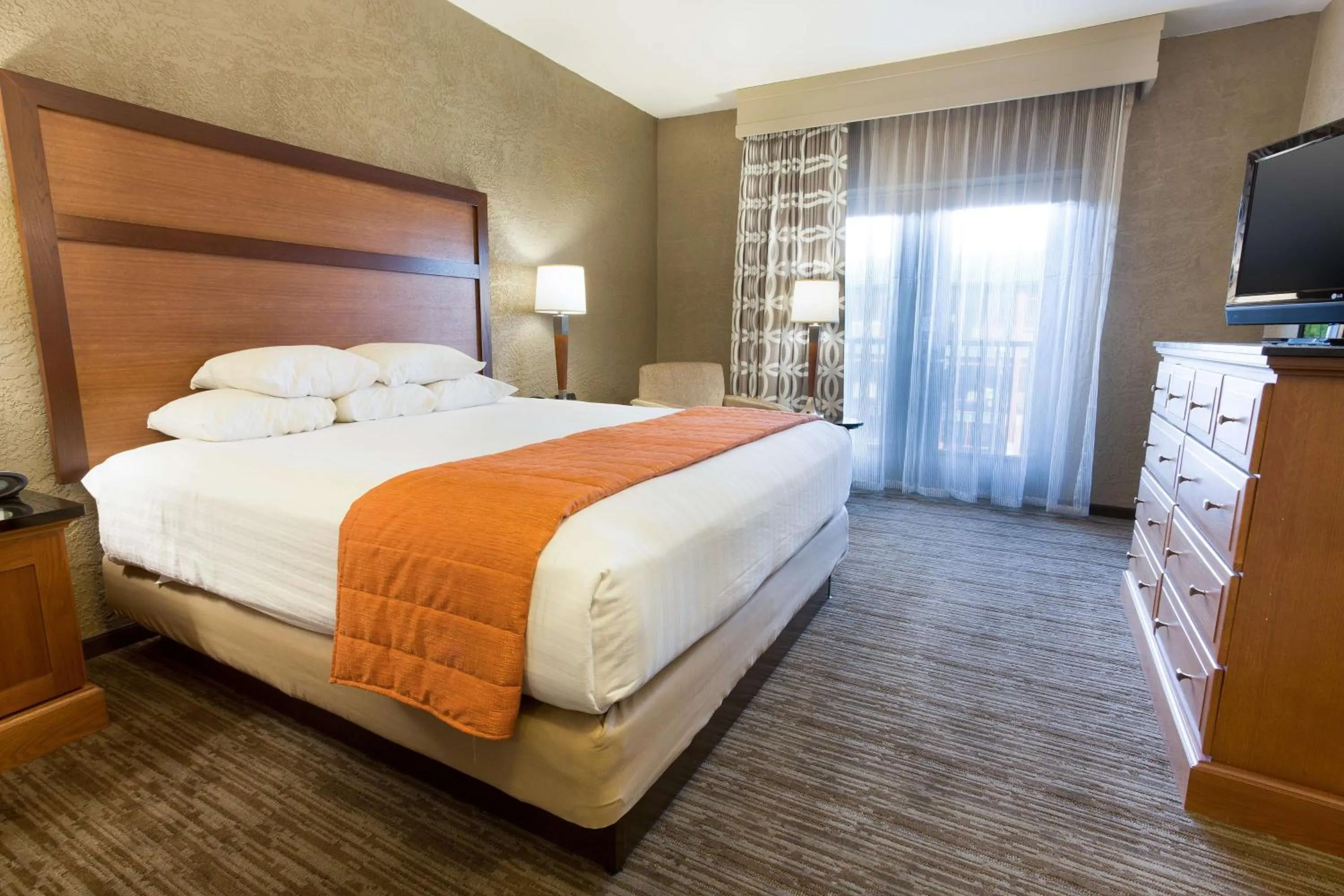King Suite with Sofa Bed, Terrace - Accessible, Roll-in Shower in Drury Inn & Suites Flagstaff
