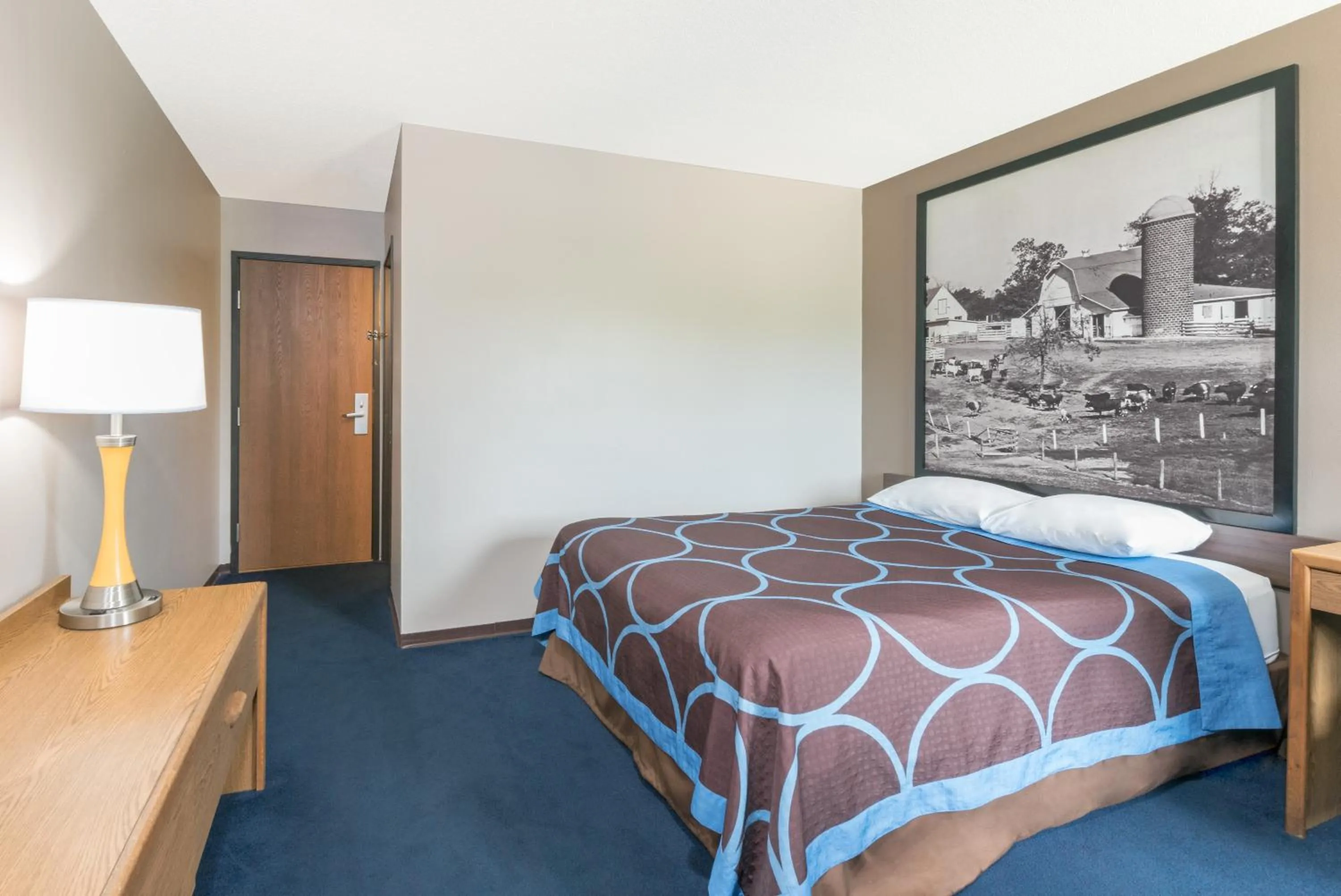 Deluxe King Suite in Super 8 by Wyndham Milbank SD