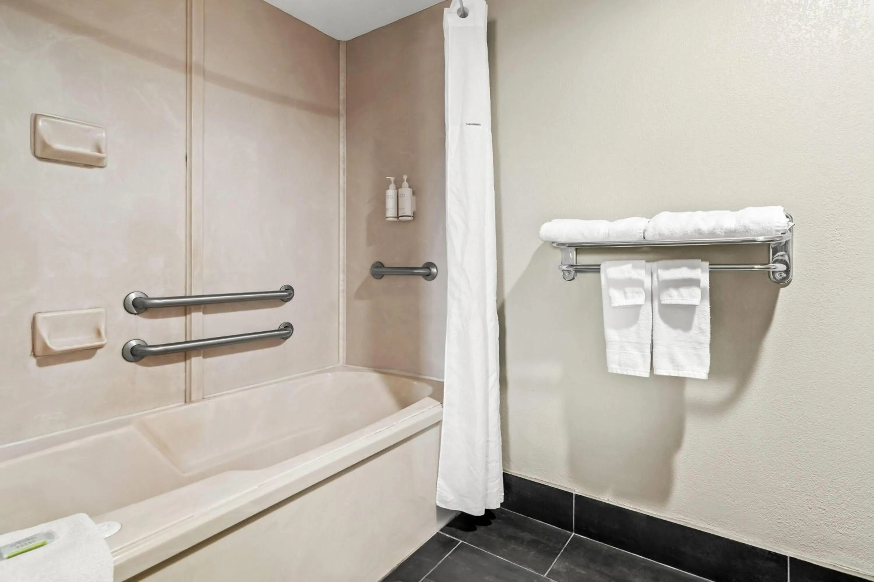 King Room - Disability Access - Non-Smoking in Days Inn by Wyndham Nacogdoches/SFA University/Downtown
